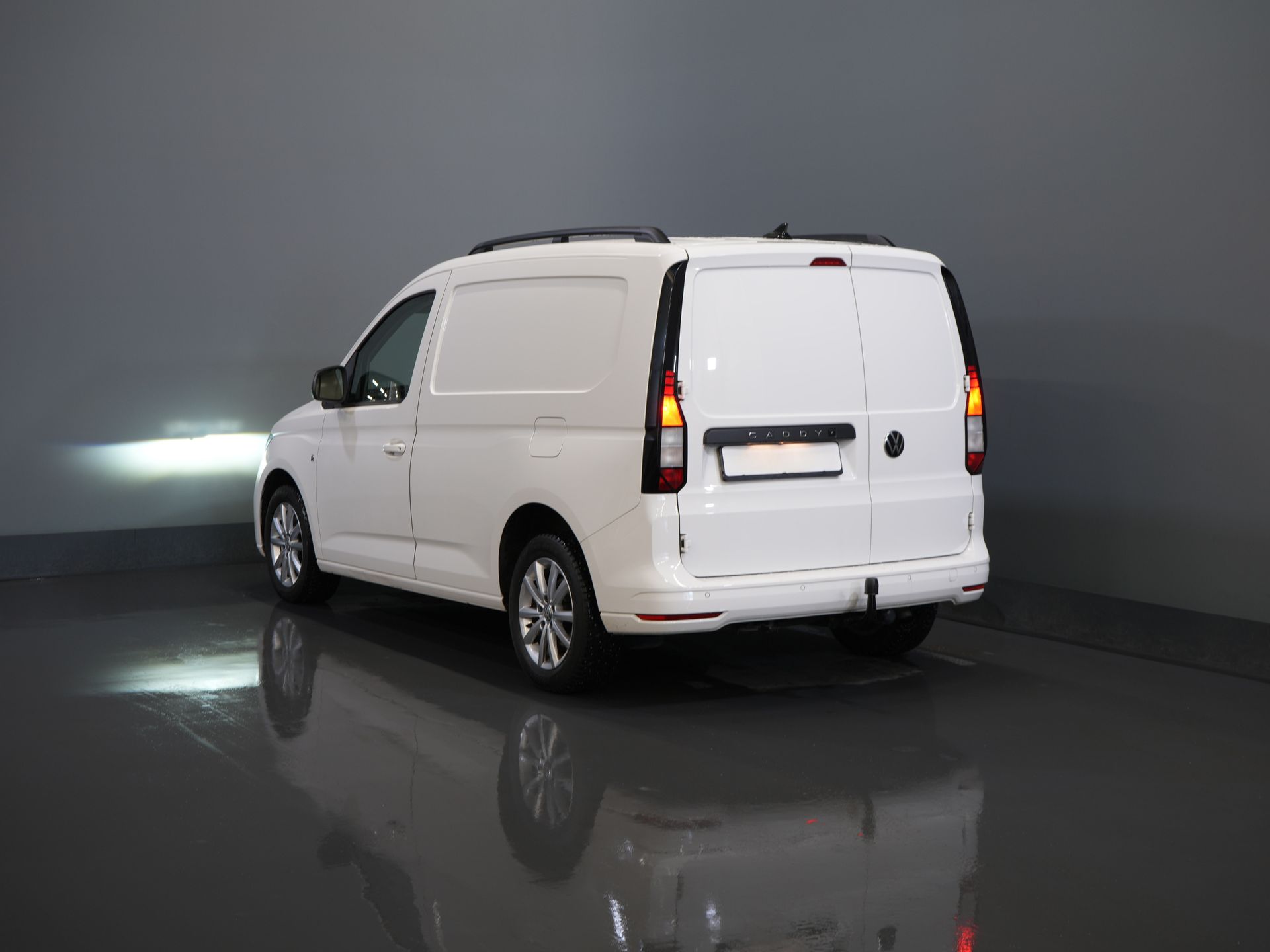 Volkswagen Caddy Cargo Bestelbus 2.0 TDI 125 pk DSG Aut. LED/ Dealer Ond./ Standkachel/ Stoelverw./ Carplay/ Camera/ PDC/ LMV/ Cruise/ Trekhaak/ Airco 1