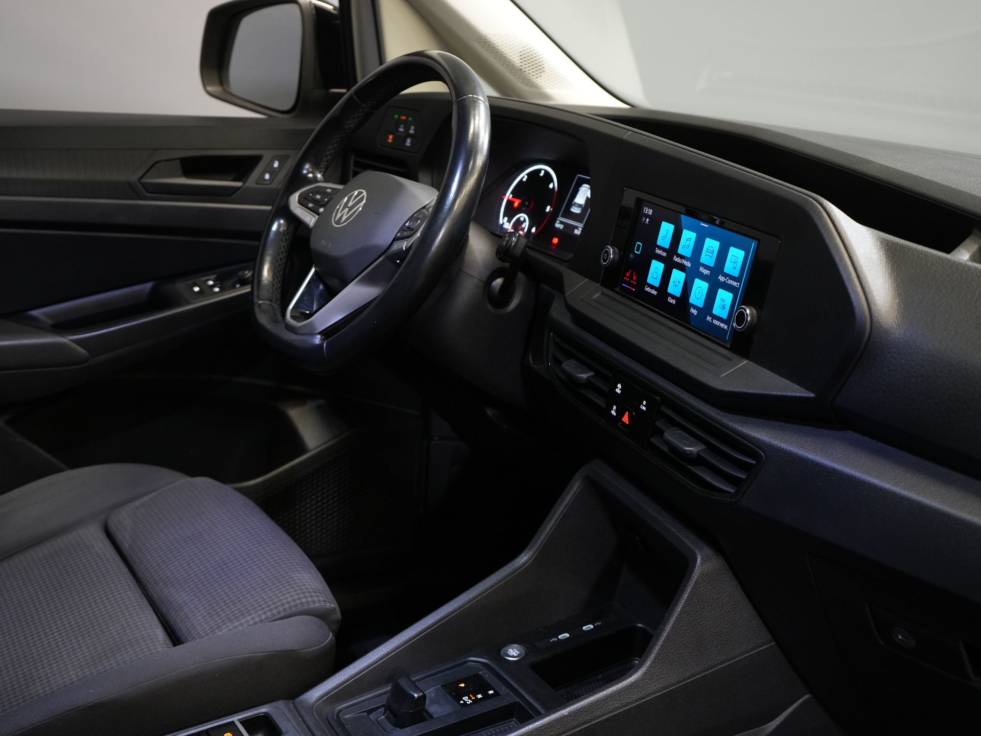 Volkswagen Caddy Cargo Bestelbus 2.0 TDI 125 pk DSG Aut. LED/ Dealer Ond./ Standkachel/ Stoelverw./ Carplay/ Camera/ PDC/ LMV/ Cruise/ Trekhaak/ Airco 2