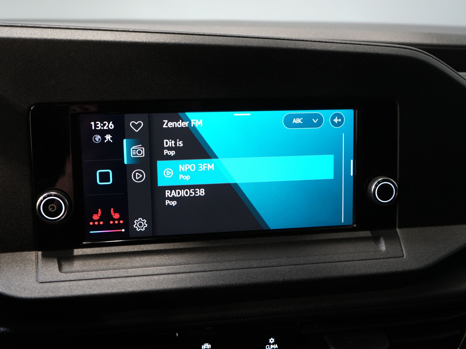 Volkswagen Caddy Cargo Bestelbus 2.0 TDI 125 pk DSG Aut. LED/ Dealer Ond./ Standkachel/ Stoelverw./ Carplay/ Camera/ PDC/ LMV/ Cruise/ Trekhaak/ Airco 24