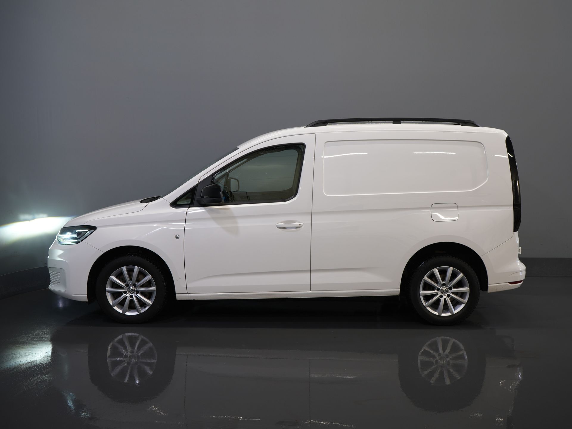 Volkswagen Caddy Cargo Bestelbus 2.0 TDI 125 pk DSG Aut. LED/ Dealer Ond./ Standkachel/ Stoelverw./ Carplay/ Camera/ PDC/ LMV/ Cruise/ Trekhaak/ Airco 9