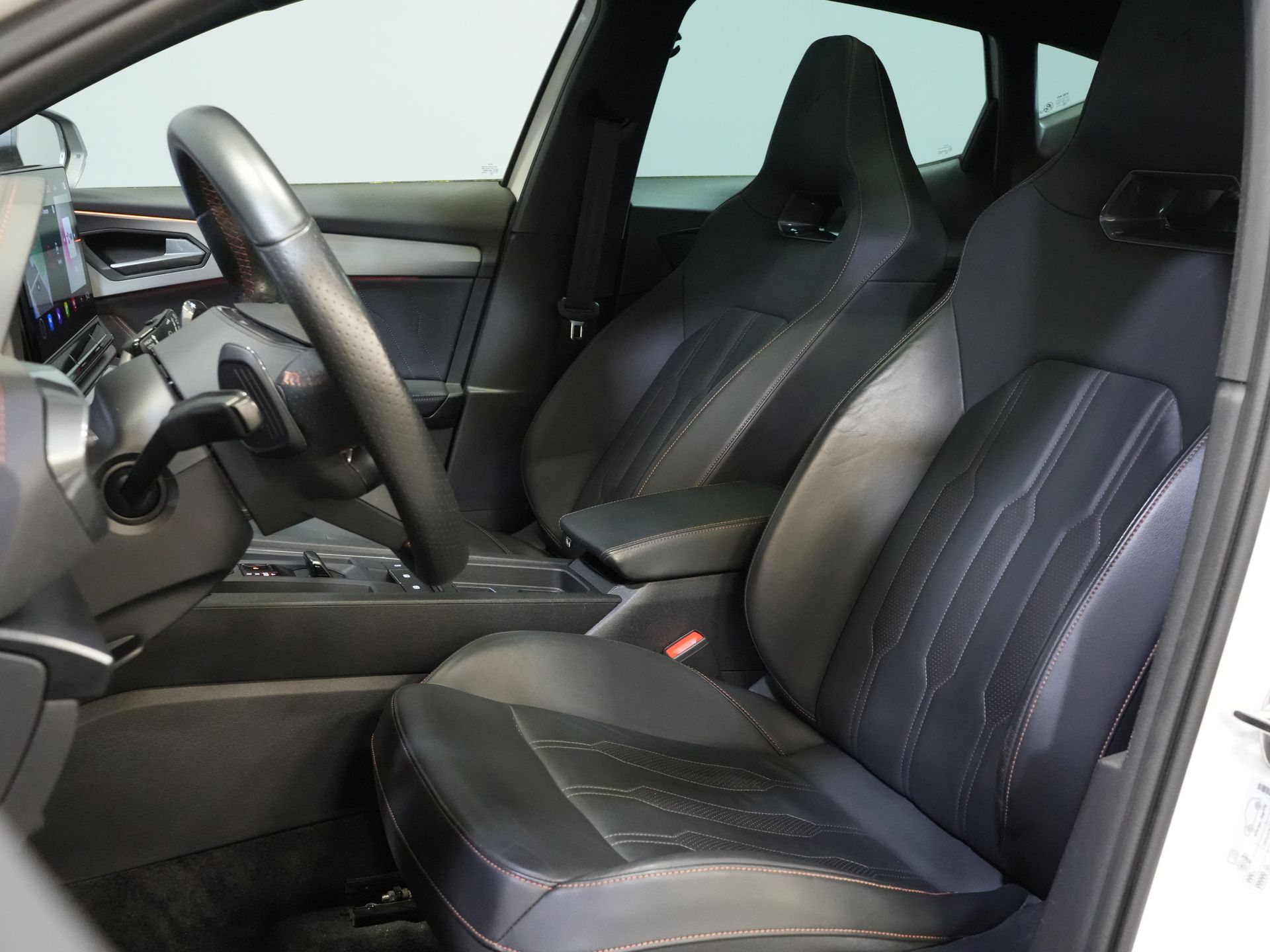 CUPRA Formentor SUV 1.4 e-Hybrid 245 pk VZ Performance Matrix/ Pano/ Adapt.Cruise/ Elek.Trekhaak/ Mem.Stoel/ Leder/ Navi/ Stoelverw./ Stuurverw./ Cl 11