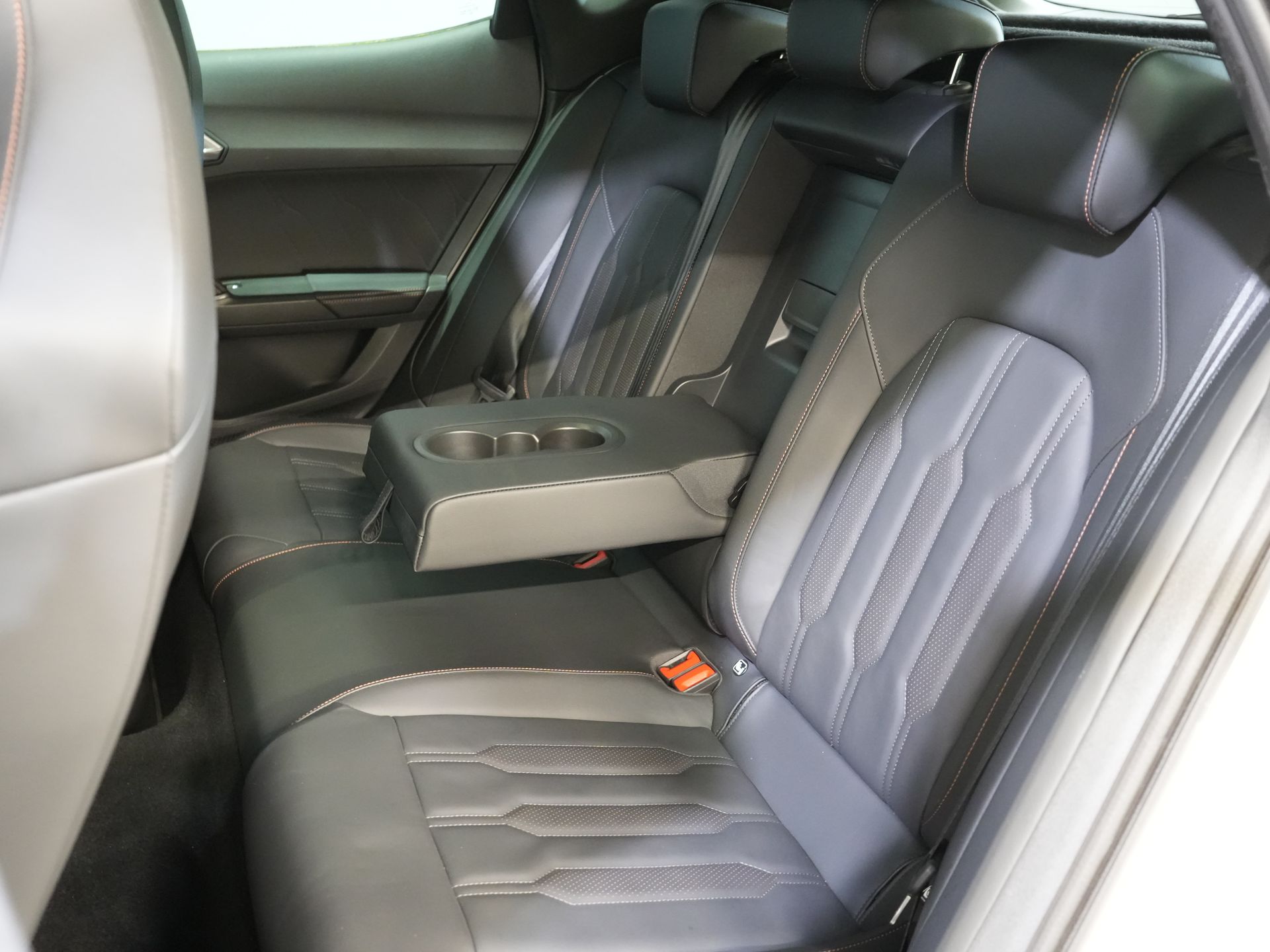 CUPRA Formentor SUV 1.4 e-Hybrid 245 pk VZ Performance Matrix/ Pano/ Adapt.Cruise/ Elek.Trekhaak/ Mem.Stoel/ Leder/ Navi/ Stoelverw./ Stuurverw./ Cl 19