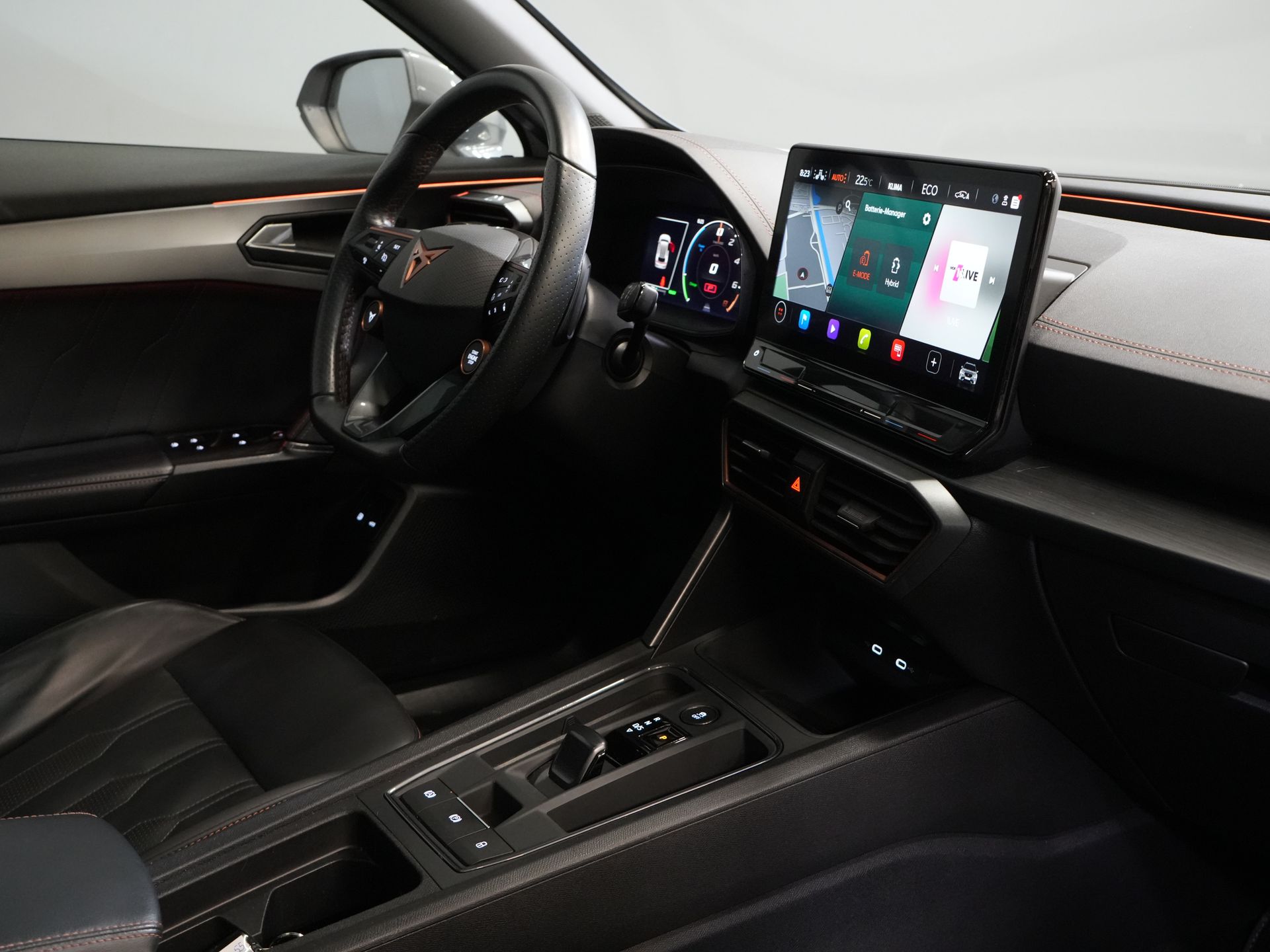 CUPRA Formentor SUV 1.4 e-Hybrid 245 pk VZ Performance Matrix/ Pano/ Adapt.Cruise/ Elek.Trekhaak/ Mem.Stoel/ Leder/ Navi/ Stoelverw./ Stuurverw./ Cl 2