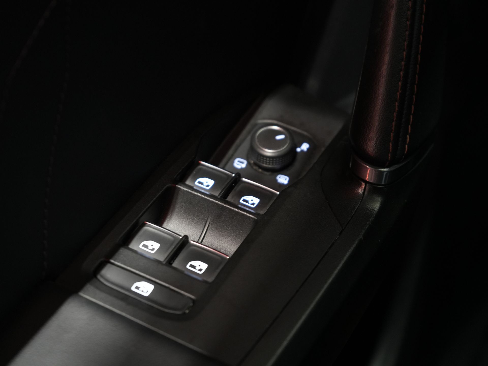 CUPRA Formentor SUV 1.4 e-Hybrid 245 pk VZ Performance Matrix/ Pano/ Adapt.Cruise/ Elek.Trekhaak/ Mem.Stoel/ Leder/ Navi/ Stoelverw./ Stuurverw./ Cl 23