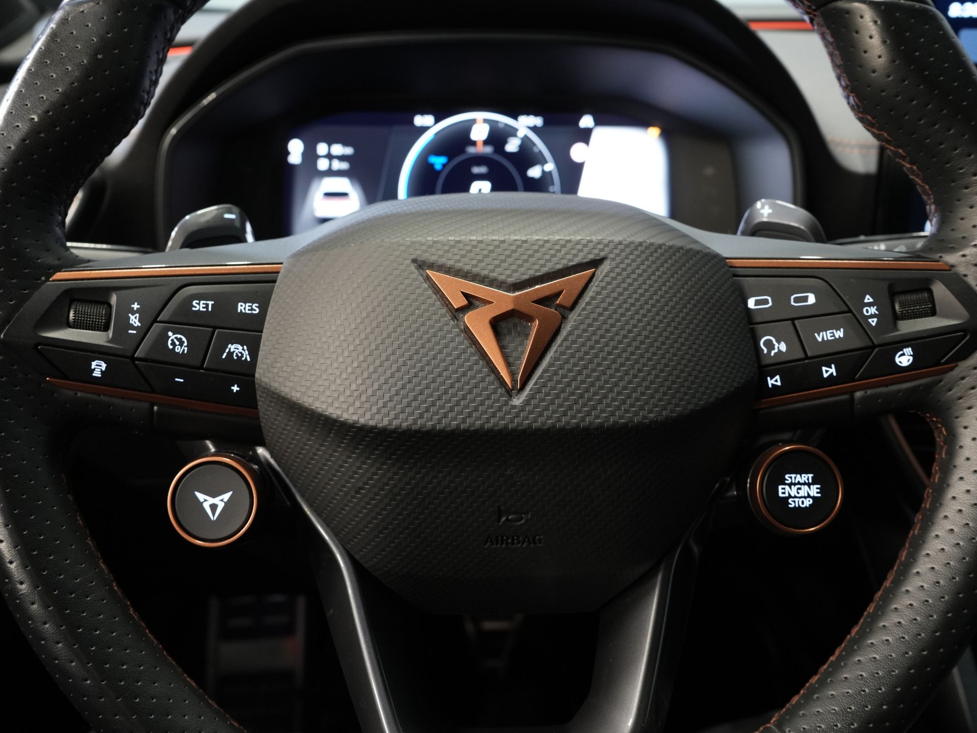 CUPRA Formentor SUV 1.4 e-Hybrid 245 pk VZ Performance Matrix/ Pano/ Adapt.Cruise/ Elek.Trekhaak/ Mem.Stoel/ Leder/ Navi/ Stoelverw./ Stuurverw./ Cl 24