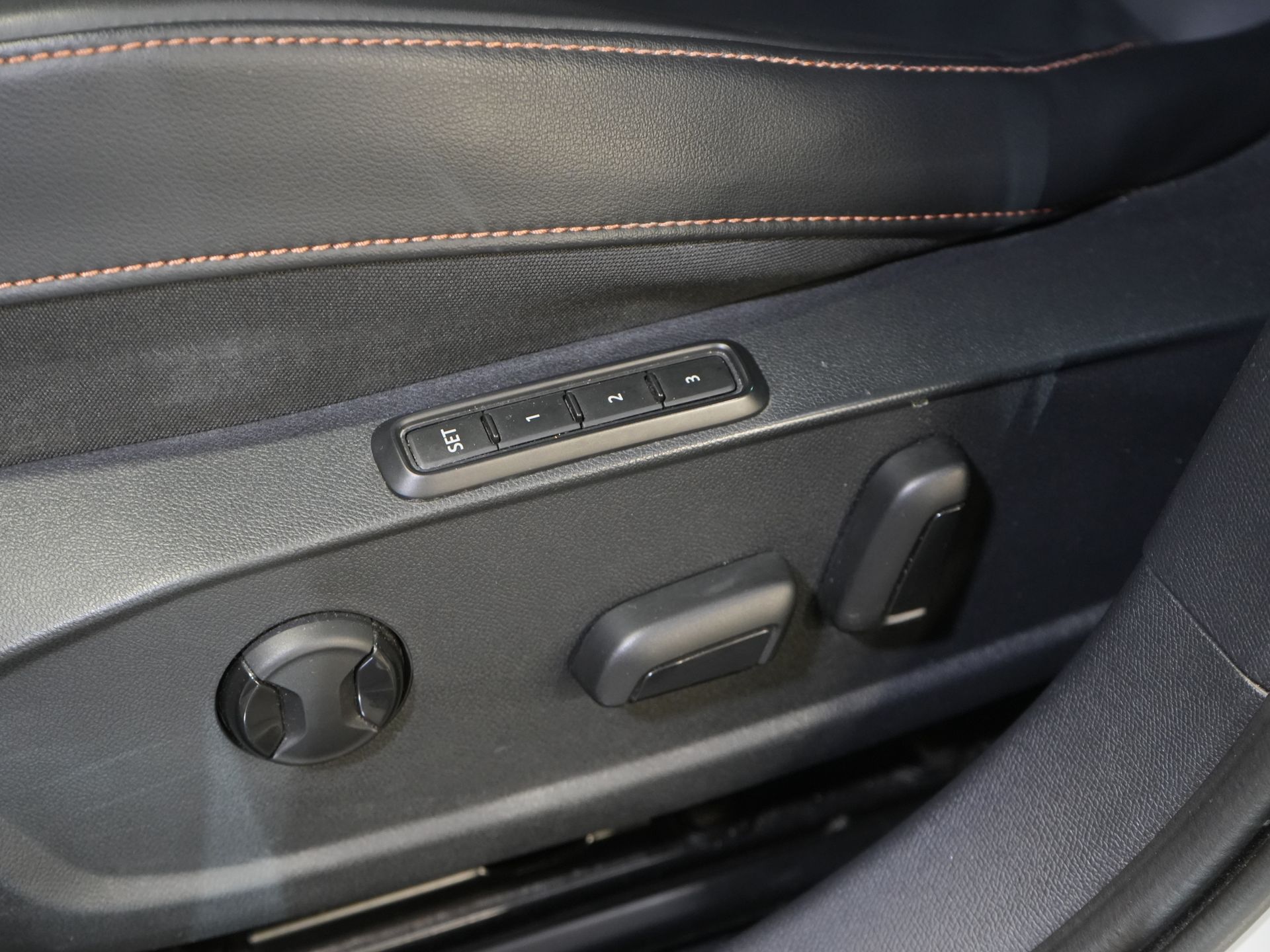 CUPRA Formentor SUV 1.4 e-Hybrid 245 pk VZ Performance Matrix/ Pano/ Adapt.Cruise/ Elek.Trekhaak/ Mem.Stoel/ Leder/ Navi/ Stoelverw./ Stuurverw./ Cl 36