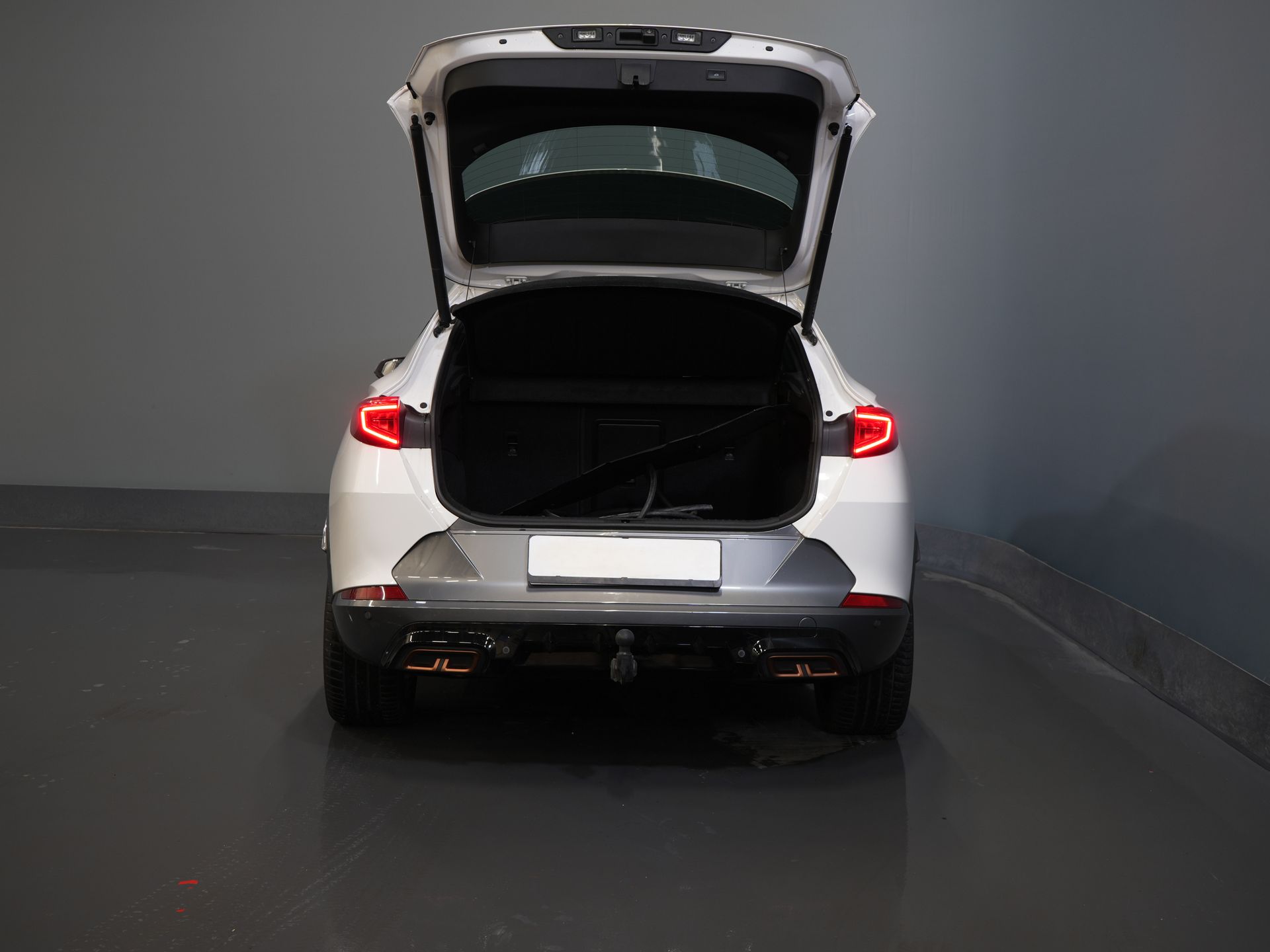 CUPRA Formentor SUV 1.4 e-Hybrid 245 pk VZ Performance Matrix/ Pano/ Adapt.Cruise/ Elek.Trekhaak/ Mem.Stoel/ Leder/ Navi/ Stoelverw./ Stuurverw./ Cl 4