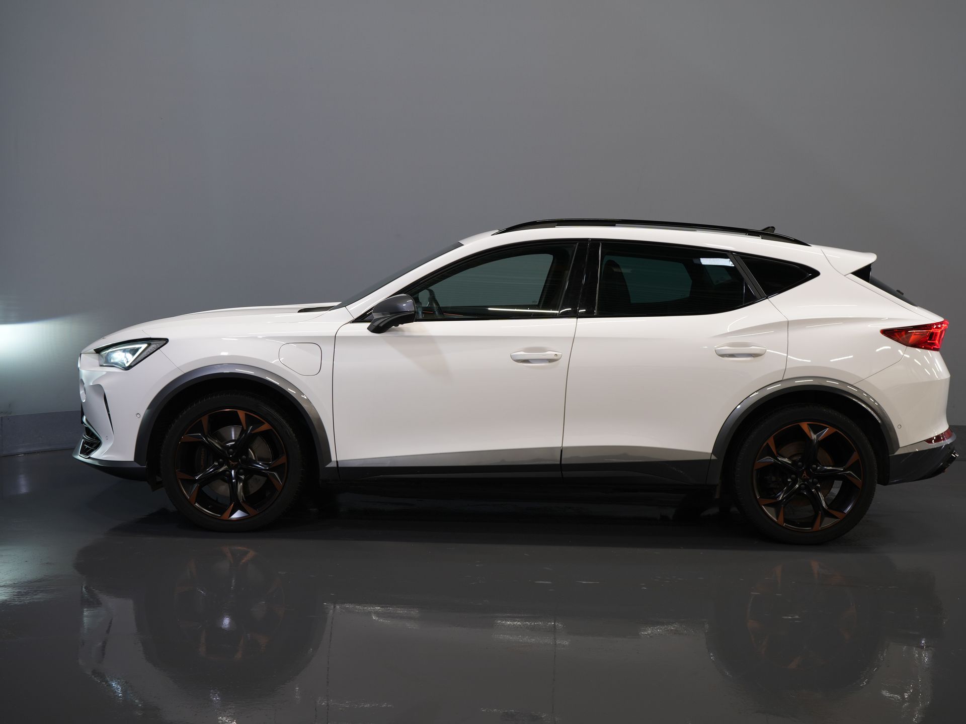 CUPRA Formentor SUV 1.4 e-Hybrid 245 pk VZ Performance Matrix/ Pano/ Adapt.Cruise/ Elek.Trekhaak/ Mem.Stoel/ Leder/ Navi/ Stoelverw./ Stuurverw./ Cl 9