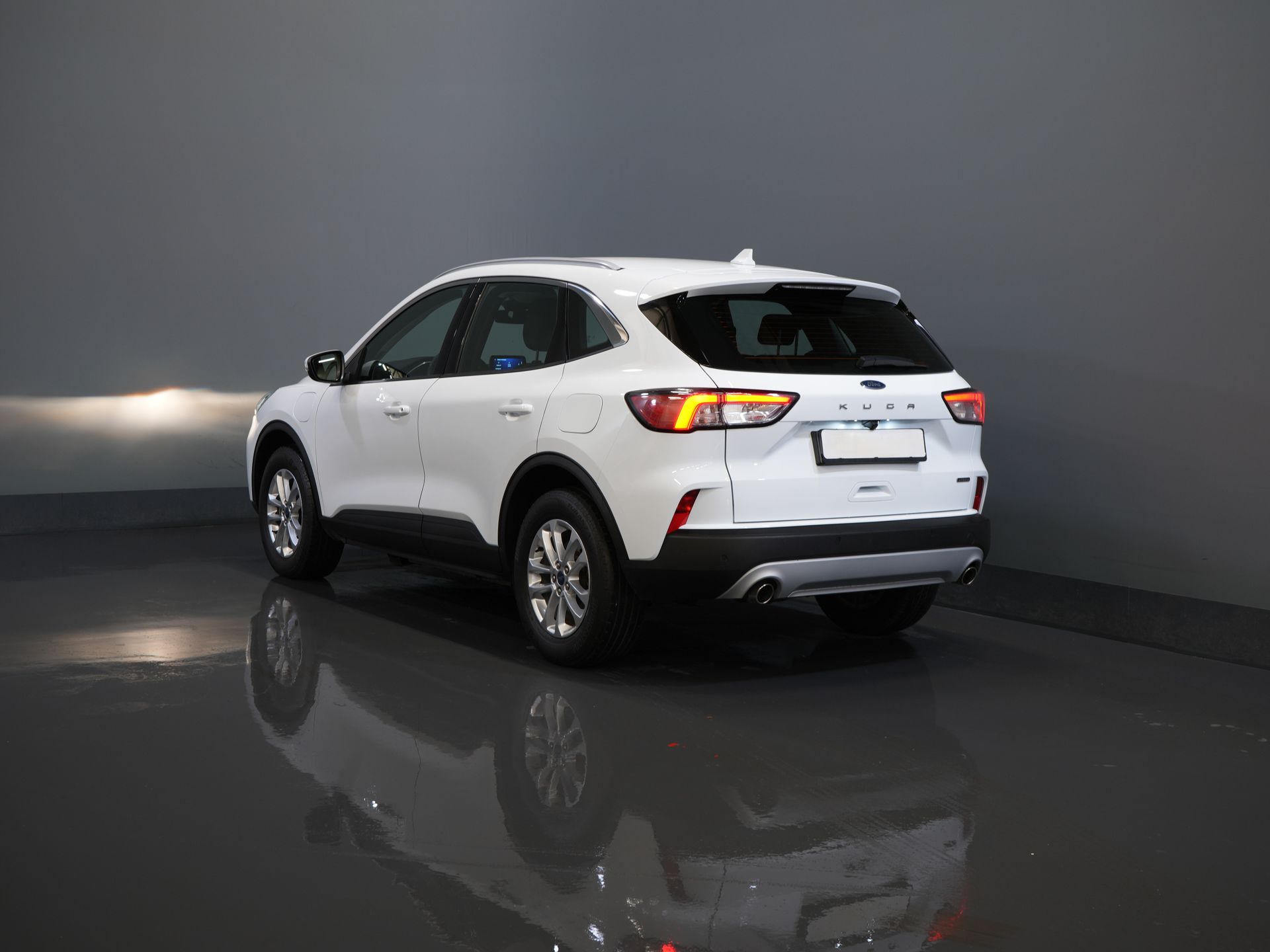 Ford Kuga SUV 2.5 PHEV 225 pk Titanium Navi/ Carplay/ Stoelverw./ Stuurverw./ Camera/ PDC/ Climate 1