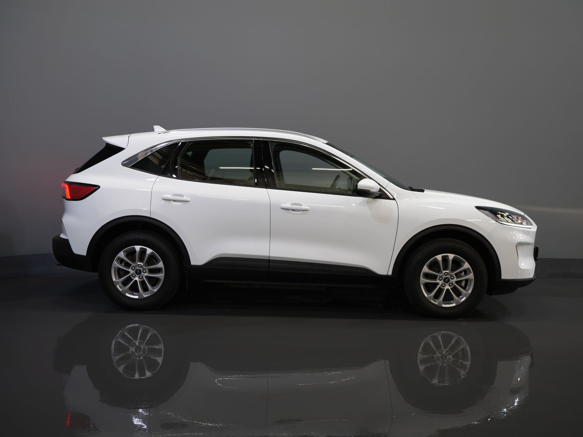 Ford Kuga SUV 2.5 PHEV 225 pk Titanium Navi/ Carplay/ Stoelverw./ Stuurverw./ Camera/ PDC/ Climate 10