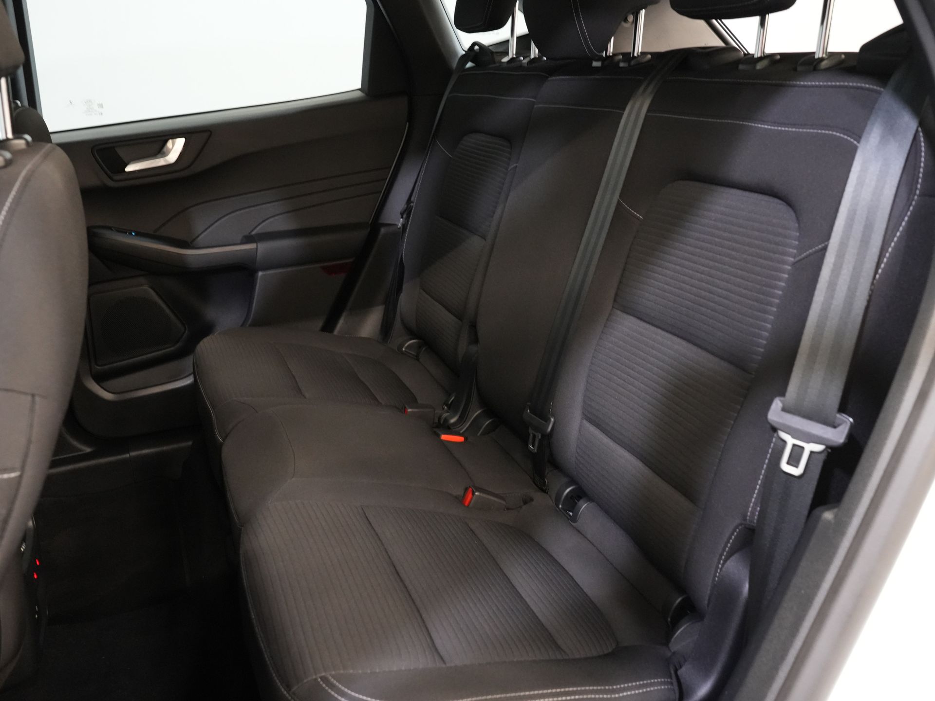 Ford Kuga SUV 2.5 PHEV 225 pk Titanium Navi/ Carplay/ Stoelverw./ Stuurverw./ Camera/ PDC/ Climate 17