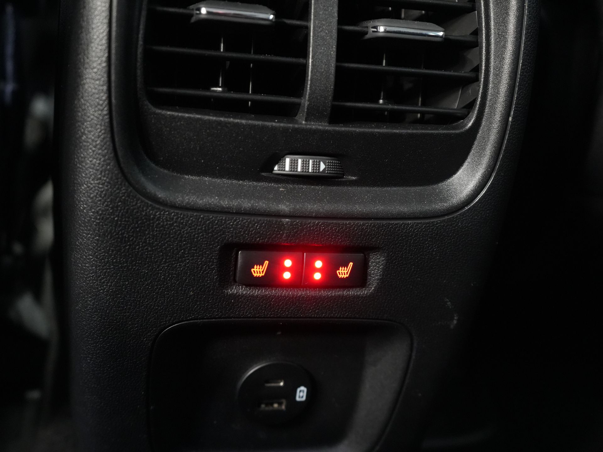 Ford Kuga SUV 2.5 PHEV 225 pk Titanium Navi/ Carplay/ Stoelverw./ Stuurverw./ Camera/ PDC/ Climate 18