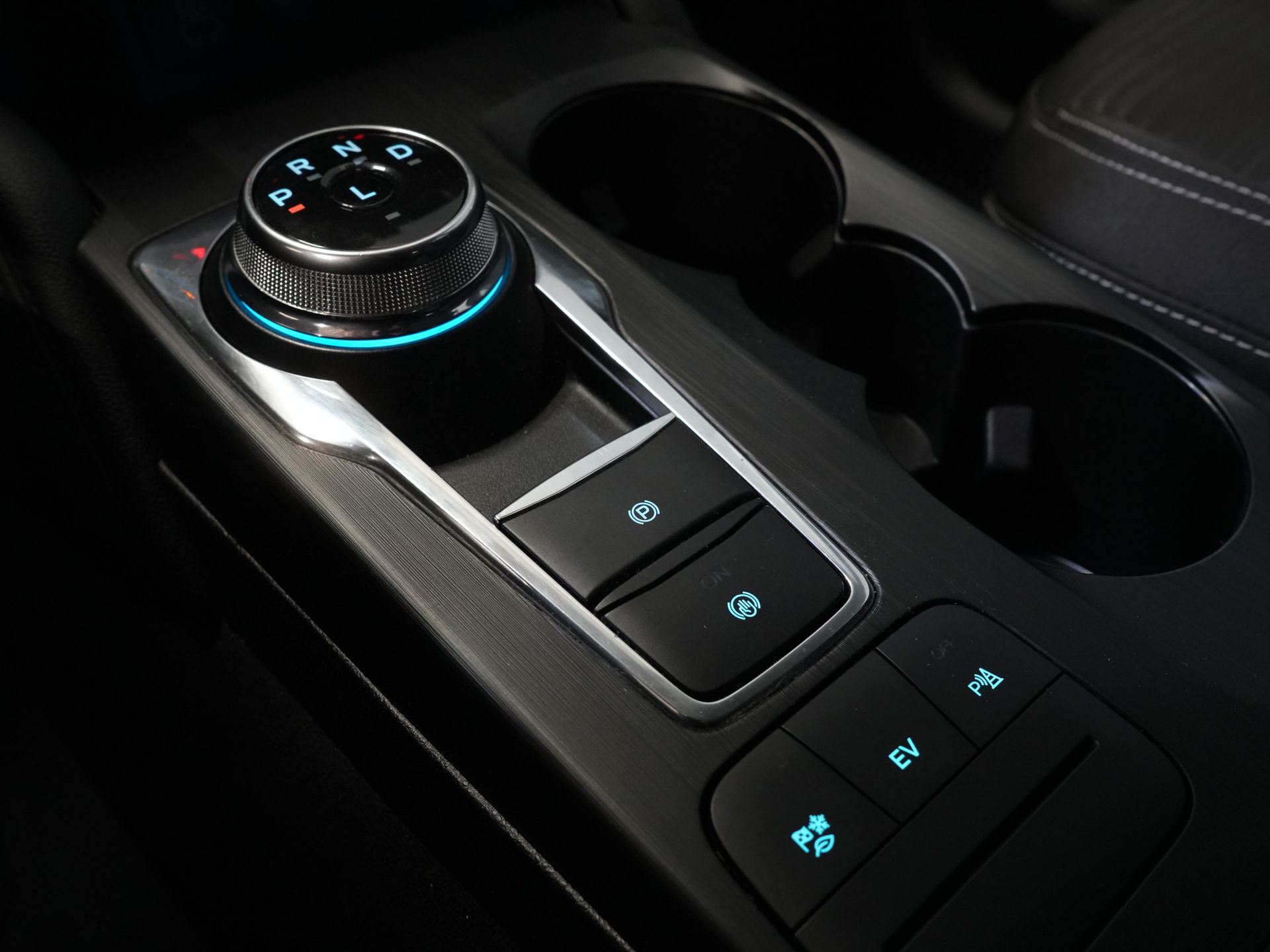 Ford Kuga SUV 2.5 PHEV 225 pk Titanium Navi/ Carplay/ Stoelverw./ Stuurverw./ Camera/ PDC/ Climate 22