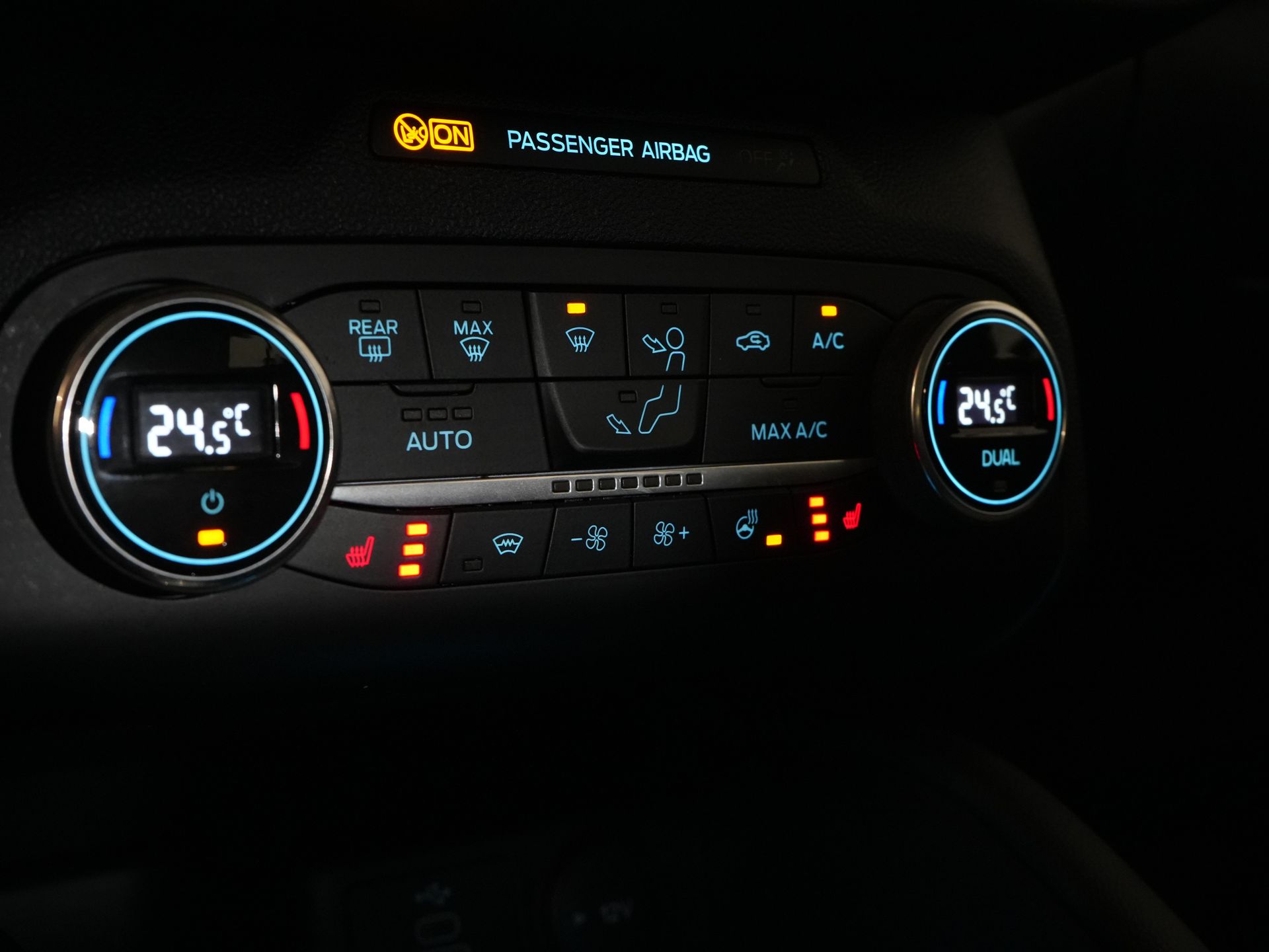 Ford Kuga SUV 2.5 PHEV 225 pk Titanium Navi/ Carplay/ Stoelverw./ Stuurverw./ Camera/ PDC/ Climate 23