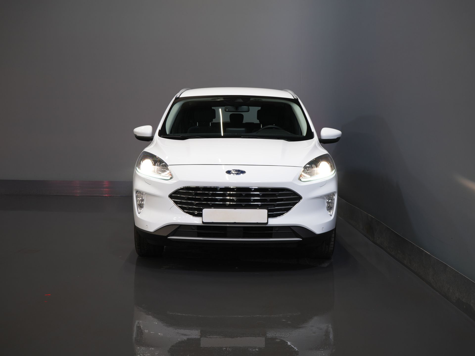 Ford Kuga SUV 2.5 PHEV 225 pk Titanium Navi/ Carplay/ Stoelverw./ Stuurverw./ Camera/ PDC/ Climate 6