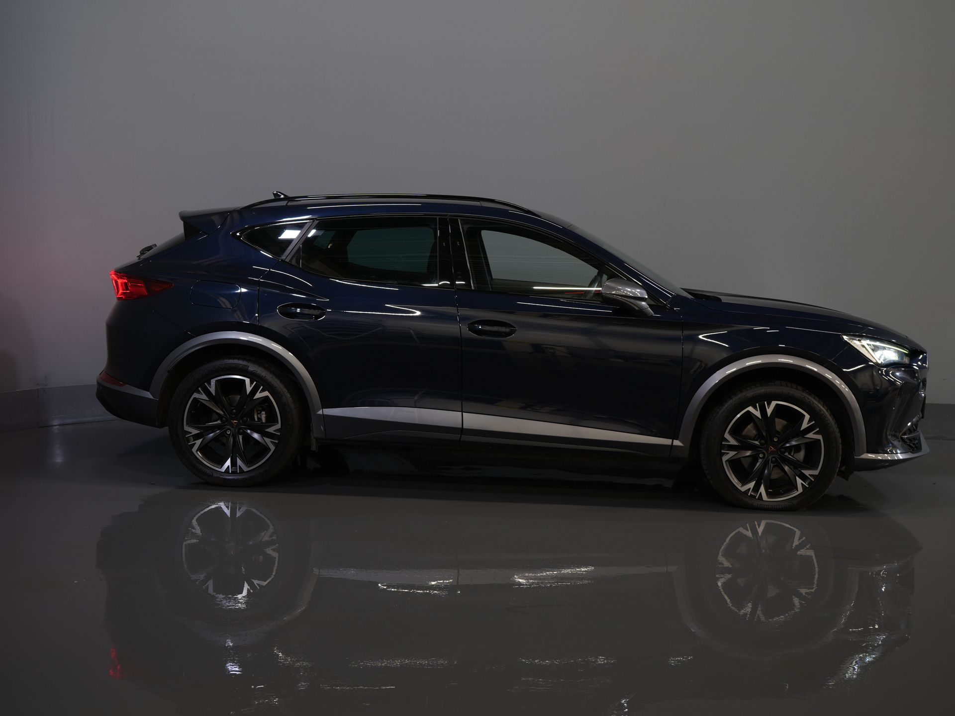 CUPRA Formentor SUV 1.4 e-Hybrid Copper Edition Adapt.Cruise/ Matrix/ Stoelverw./ Camera/ Carplay/ Standkachel/ Stuurverw./ PDC/ Climate 10