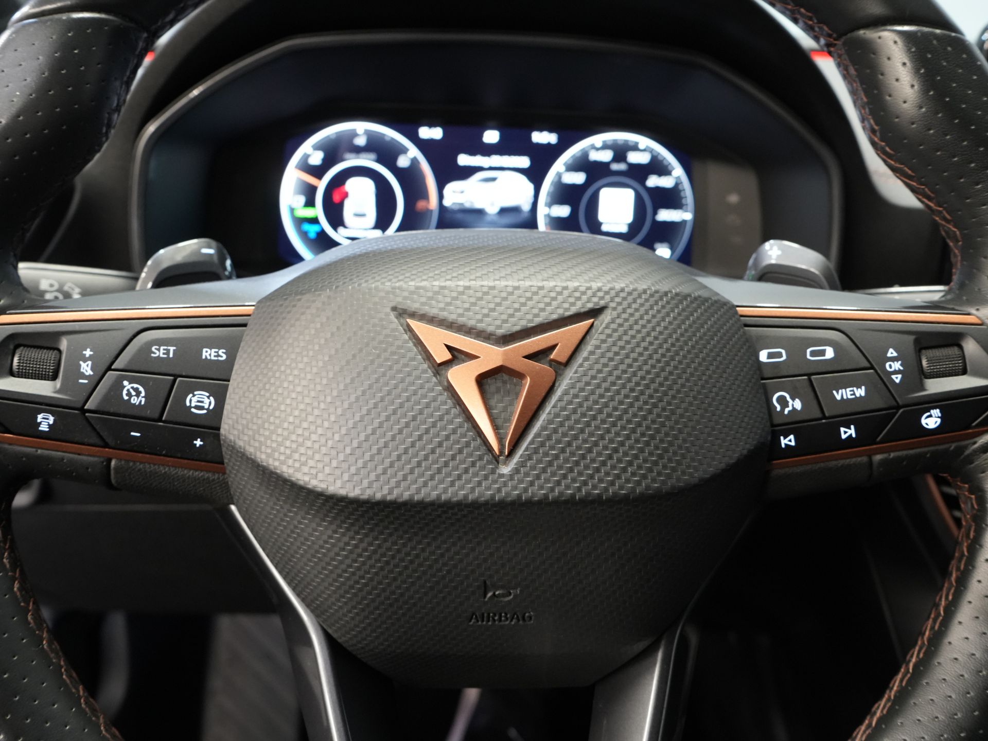 CUPRA Formentor SUV 1.4 e-Hybrid Copper Edition Adapt.Cruise/ Matrix/ Stoelverw./ Camera/ Carplay/ Standkachel/ Stuurverw./ PDC/ Climate 21