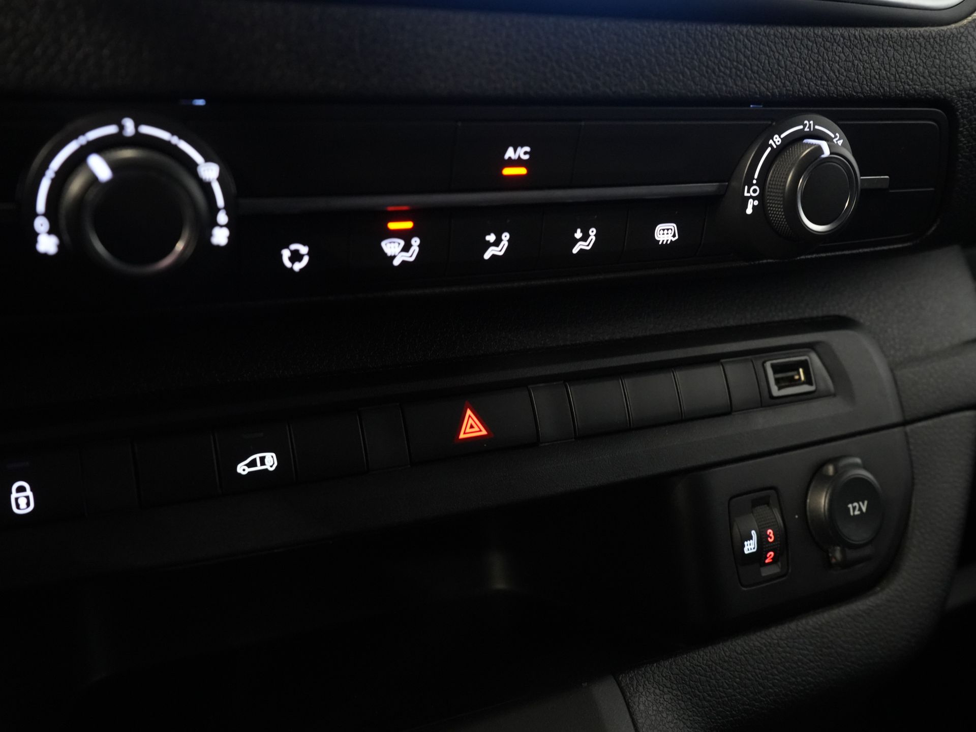 Toyota ProAce Worker Bestelbus 2.0 D-4D 145 pk Aut. L2 Adapt. Cruise/ Inrichting/ Standkachel/ Camera/ PDC/ Dakdragers/ Trekhaak 24