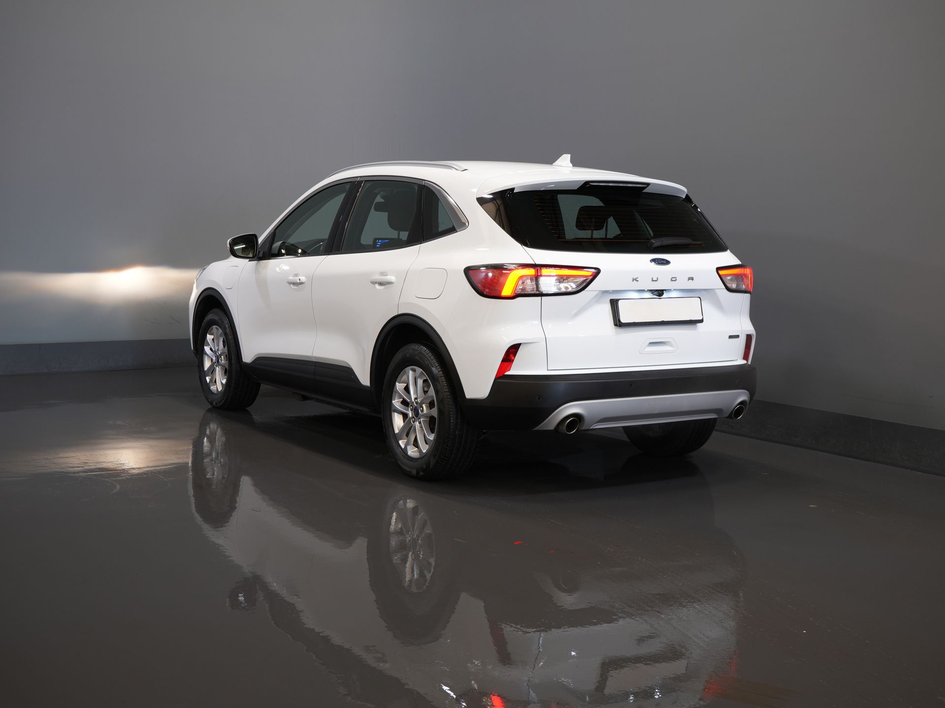 Ford Kuga SUV 2.5 PHEV 225 pk Titanium Navi/ Carplay/ Stoelverw./ Stuurverw./ Camera/ PDC/ Climate 1