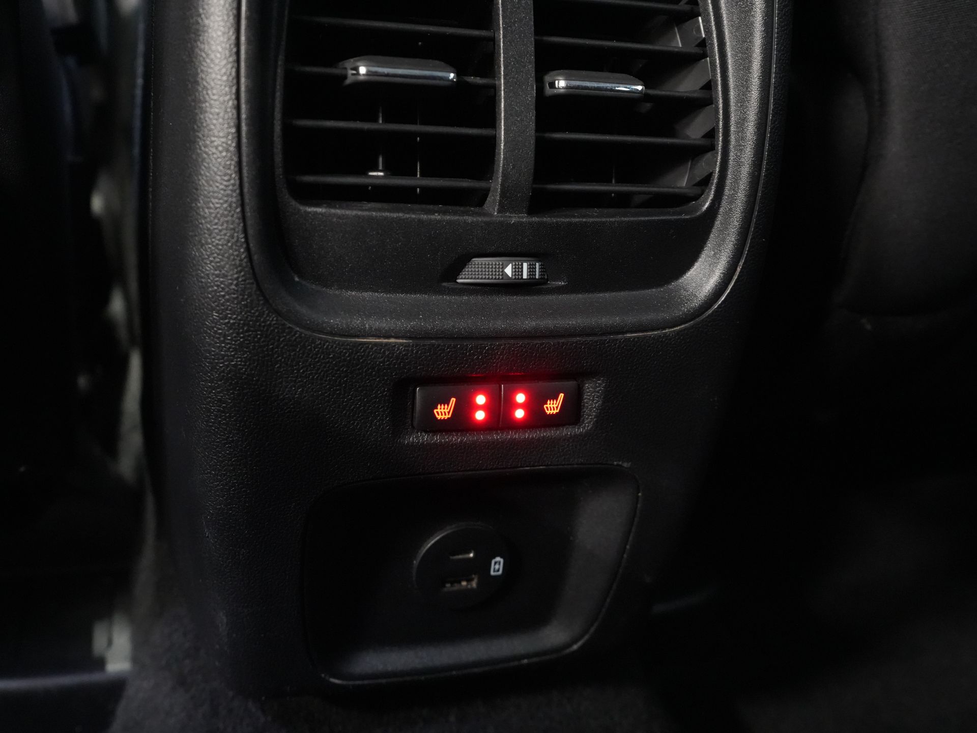 Ford Kuga SUV 2.5 PHEV 225 pk Titanium Navi/ Carplay/ Stoelverw./ Stuurverw./ Camera/ PDC/ Climate 18