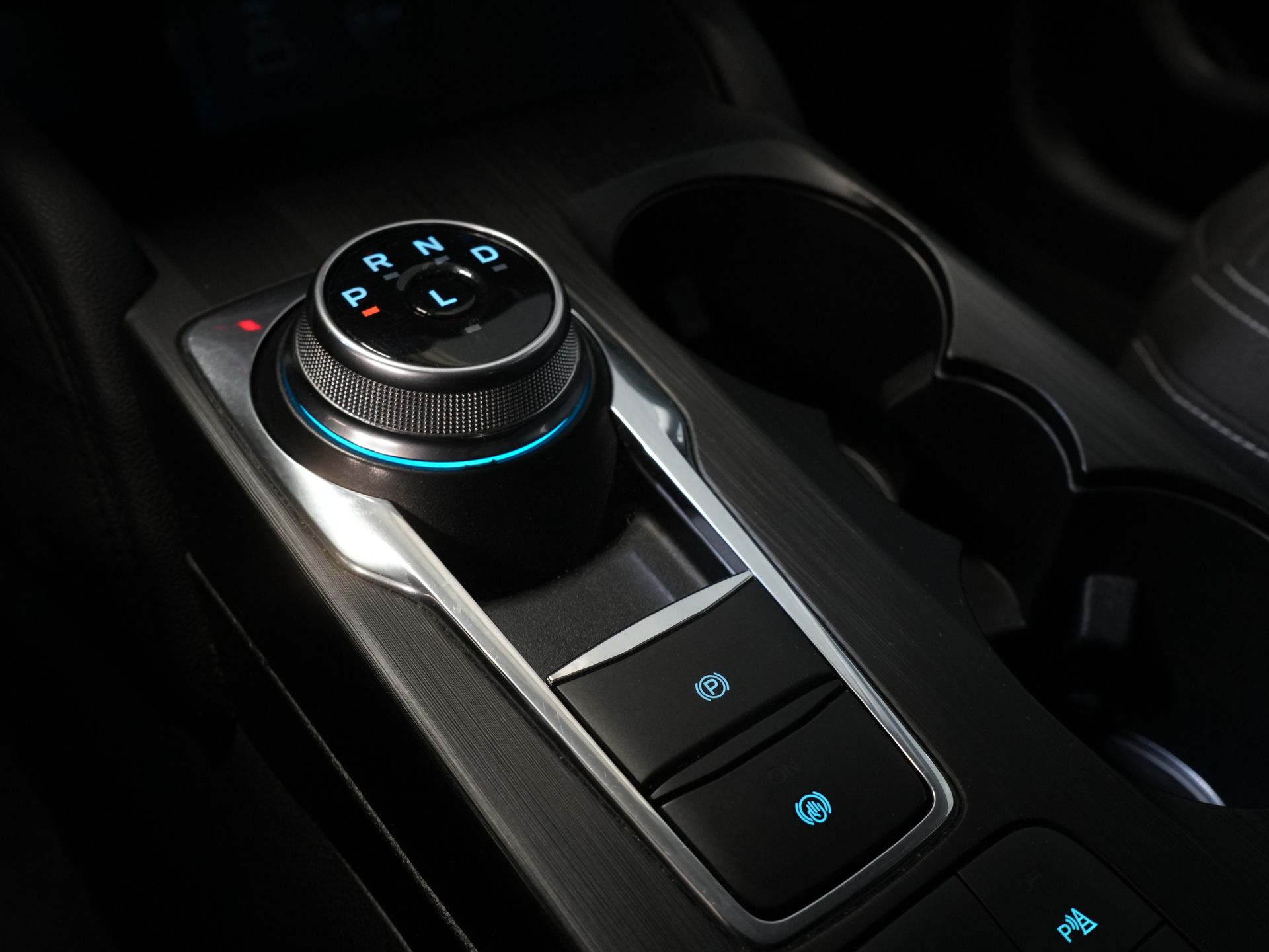 Ford Kuga SUV 2.5 PHEV 225 pk Titanium Navi/ Carplay/ Stoelverw./ Stuurverw./ Camera/ PDC/ Climate 23