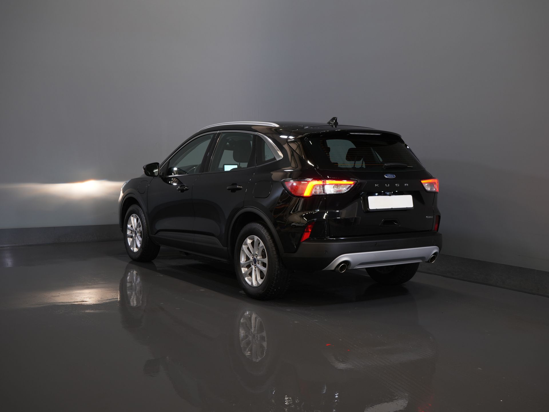 Ford Kuga SUV 2.5 PHEV 225 pk Titanium Navi/ Carplay/ Stoelverw./ Stuurverw./ Camera/ PDC/ Climate 1