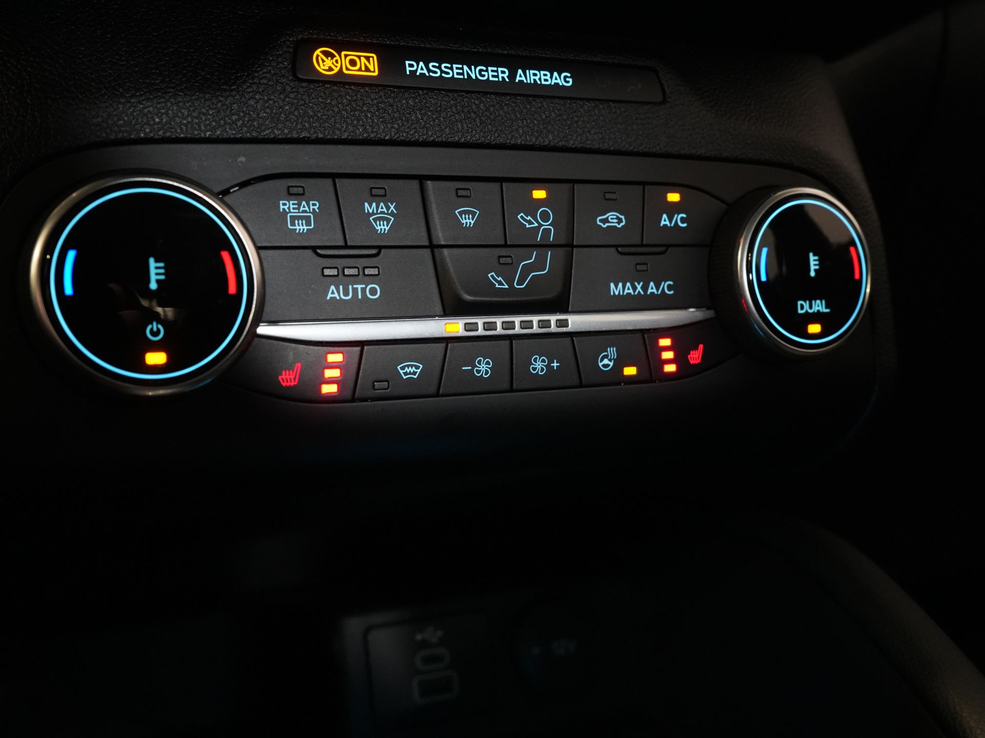 Ford Kuga SUV 2.5 PHEV 225 pk Titanium Navi/ Carplay/ Stoelverw./ Stuurverw./ Camera/ PDC/ Climate 23