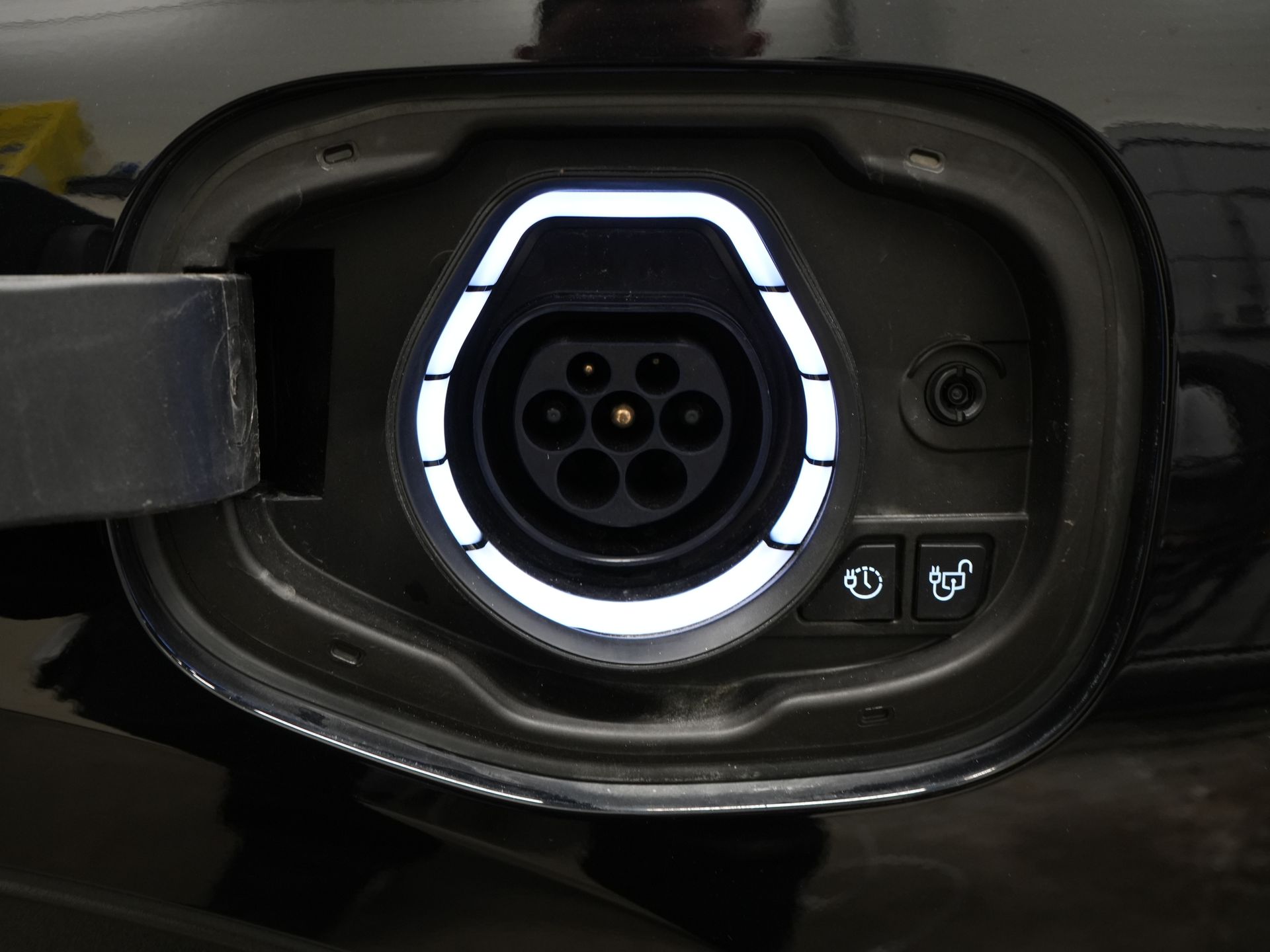 Ford Kuga SUV 2.5 PHEV 225 pk Titanium Navi/ Carplay/ Stoelverw./ Stuurverw./ Camera/ PDC/ Climate 28