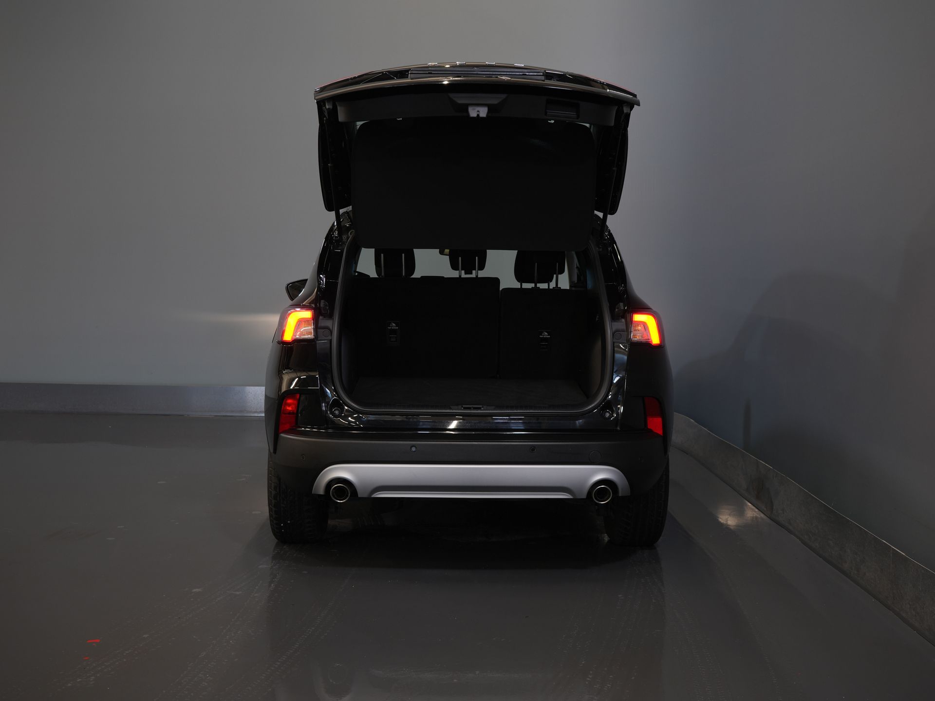 Ford Kuga SUV 2.5 PHEV 225 pk Titanium Navi/ Carplay/ Stoelverw./ Stuurverw./ Camera/ PDC/ Climate 4