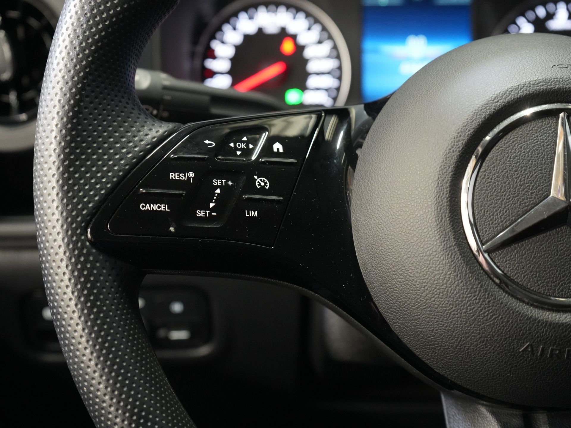 Mercedes-Benz Vito Bestelbus 119 CDI Aut. L3 LED/ 2.5t Trekverm./ 270Gr.Deuren/ Stoelverw./ Carplay/ Camera/ Trekhaak/ Cruise/ PDC/ DAB 20