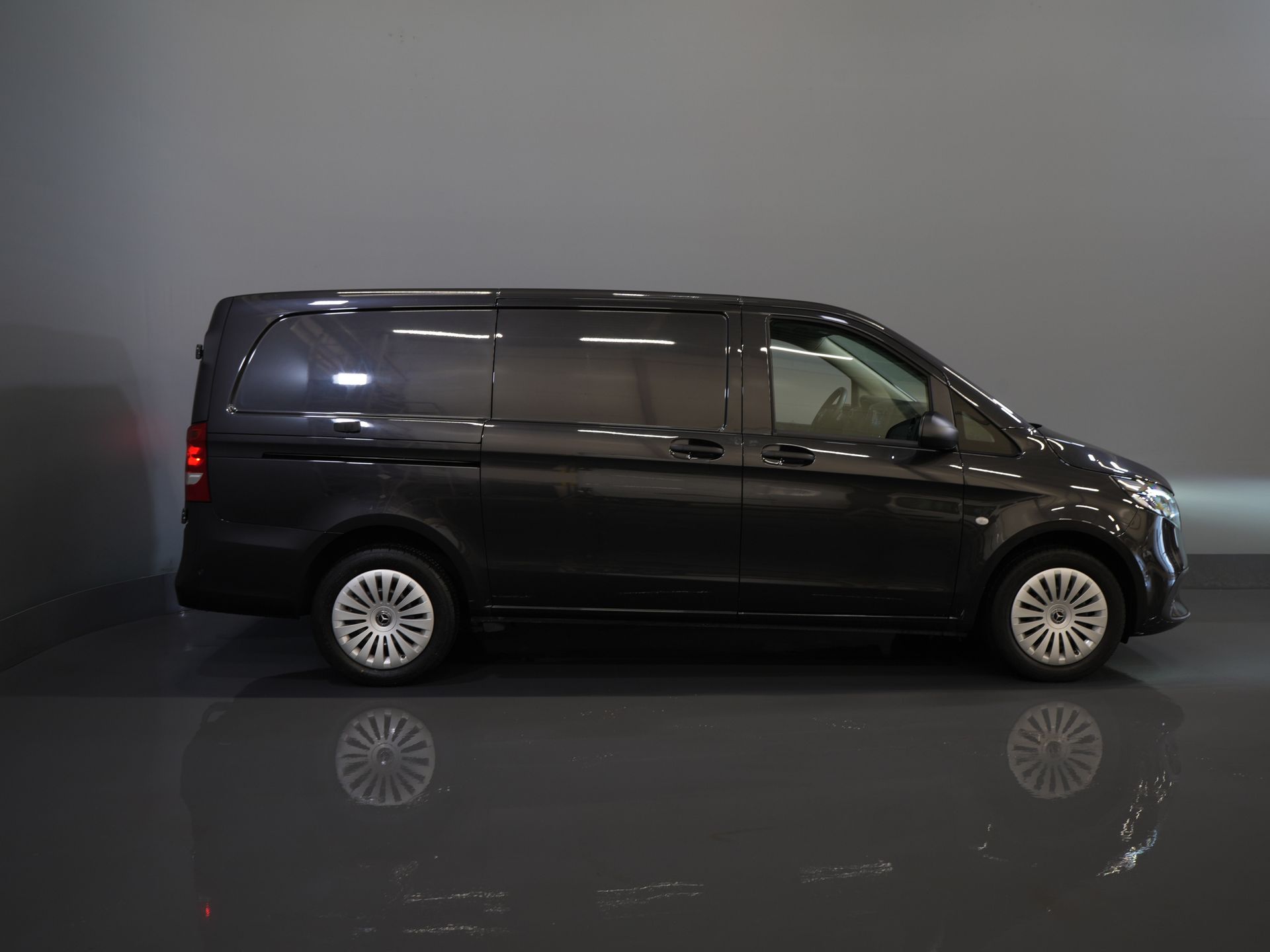 Mercedes-Benz Vito Bestelbus 119 CDI Aut. L2 LED/ 2.5t Trekverm./ 270Gr.Deuren/ Stoelverw./ Carplay/ Camera/ Trekhaak/ Cruise/ PDC/ DAB 10