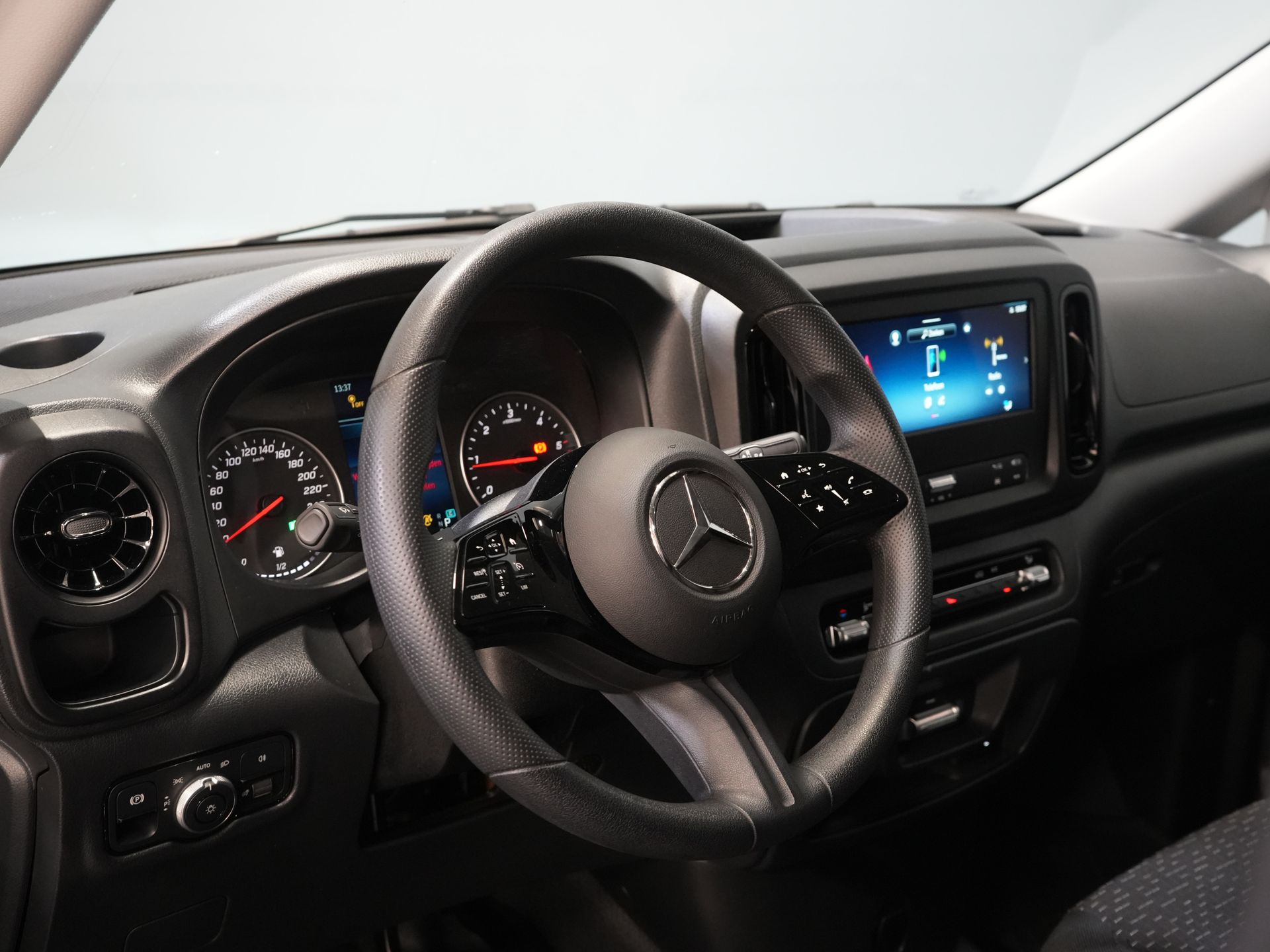 Mercedes-Benz Vito Bestelbus 119 CDI Aut. L2 LED/ 2.5t Trekverm./ 270Gr.Deuren/ Stoelverw./ Carplay/ Camera/ Trekhaak/ Cruise/ PDC/ DAB 13