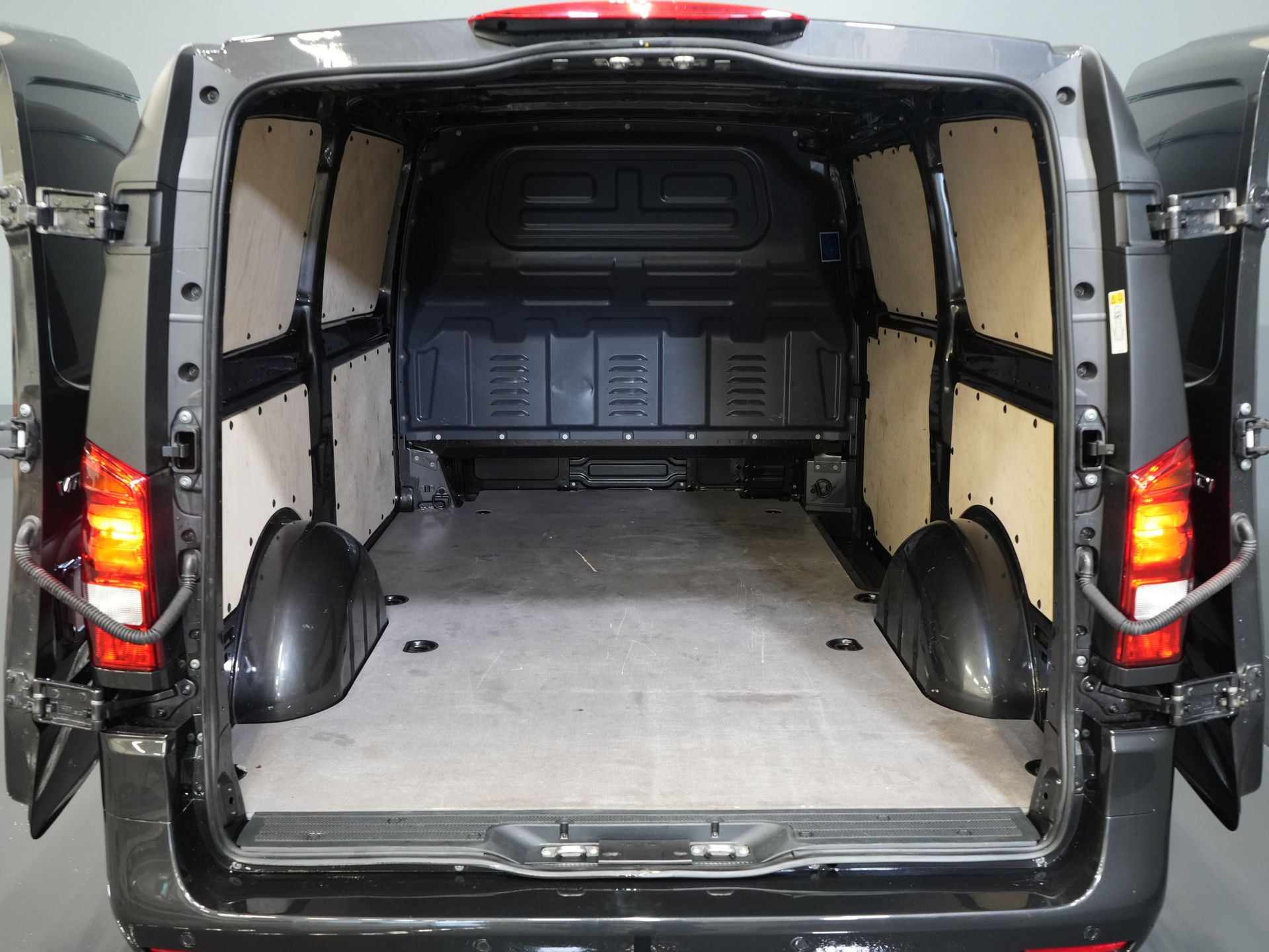 Mercedes-Benz Vito Bestelbus 119 CDI Aut. L2 LED/ 2.5t Trekverm./ 270Gr.Deuren/ Stoelverw./ Carplay/ Camera/ Trekhaak/ Cruise/ PDC/ DAB 14