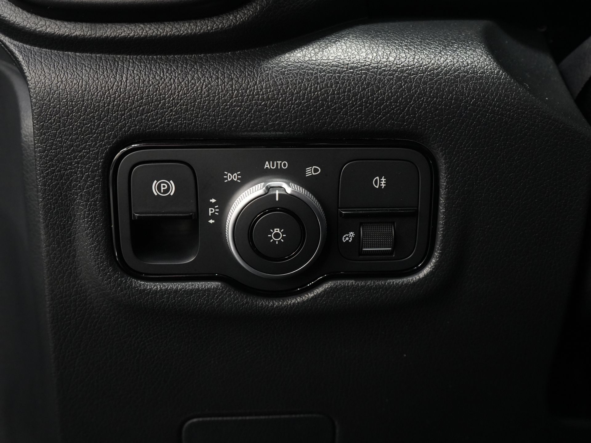 Mercedes-Benz Vito Bestelbus 119 CDI Aut. L2 LED/ 2.5t Trekverm./ 270Gr.Deuren/ Stoelverw./ Carplay/ Camera/ Trekhaak/ Cruise/ PDC/ DAB 18