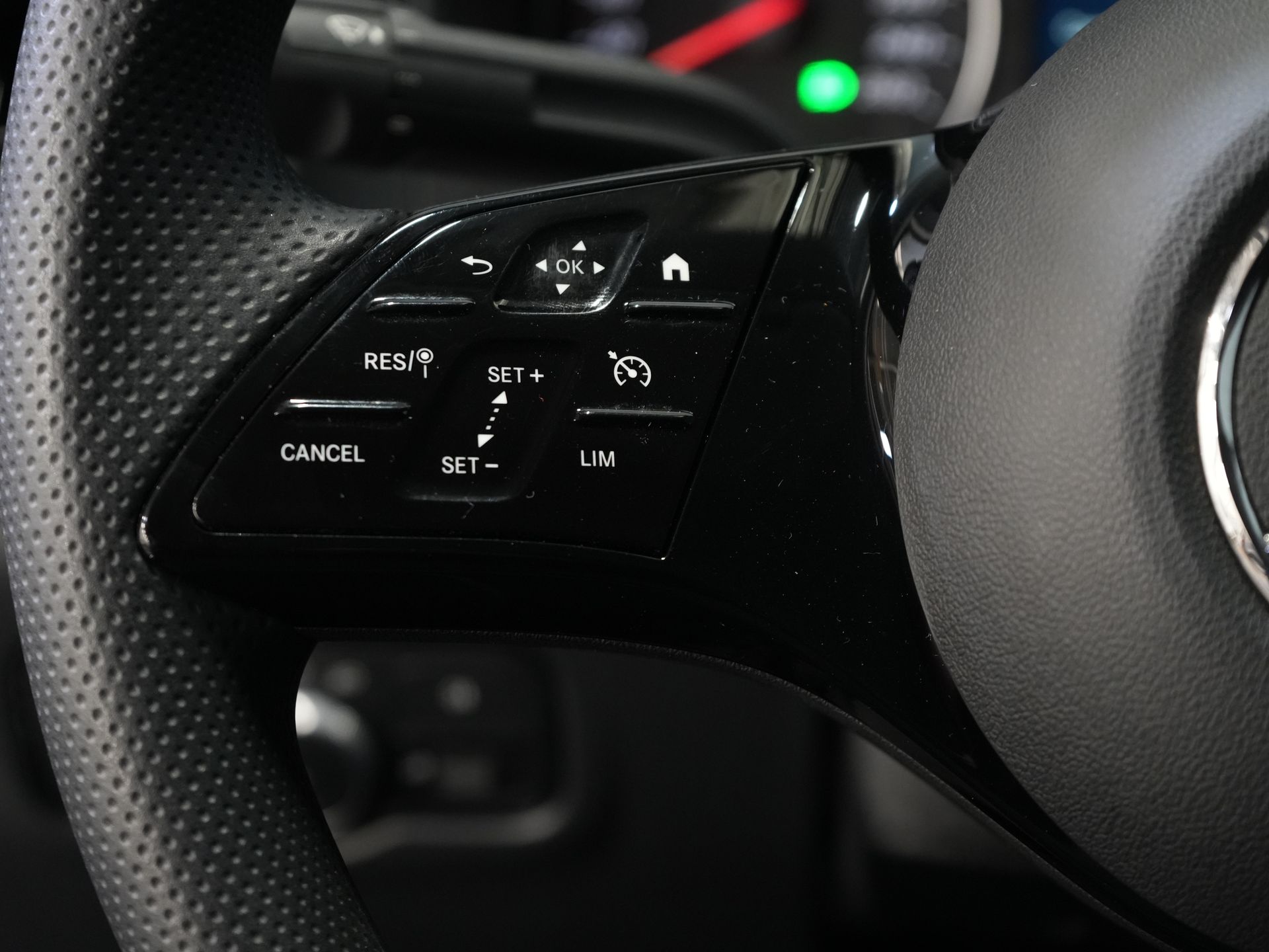 Mercedes-Benz Vito Bestelbus 119 CDI Aut. L2 LED/ 2.5t Trekverm./ 270Gr.Deuren/ Stoelverw./ Carplay/ Camera/ Trekhaak/ Cruise/ PDC/ DAB 19