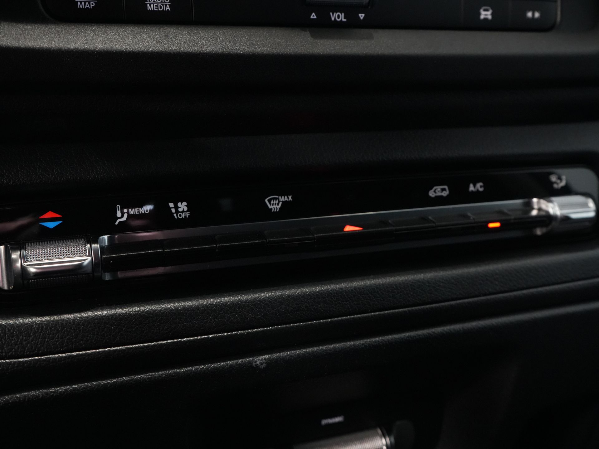 Mercedes-Benz Vito Bestelbus 119 CDI Aut. L2 LED/ 2.5t Trekverm./ 270Gr.Deuren/ Stoelverw./ Carplay/ Camera/ Trekhaak/ Cruise/ PDC/ DAB 21