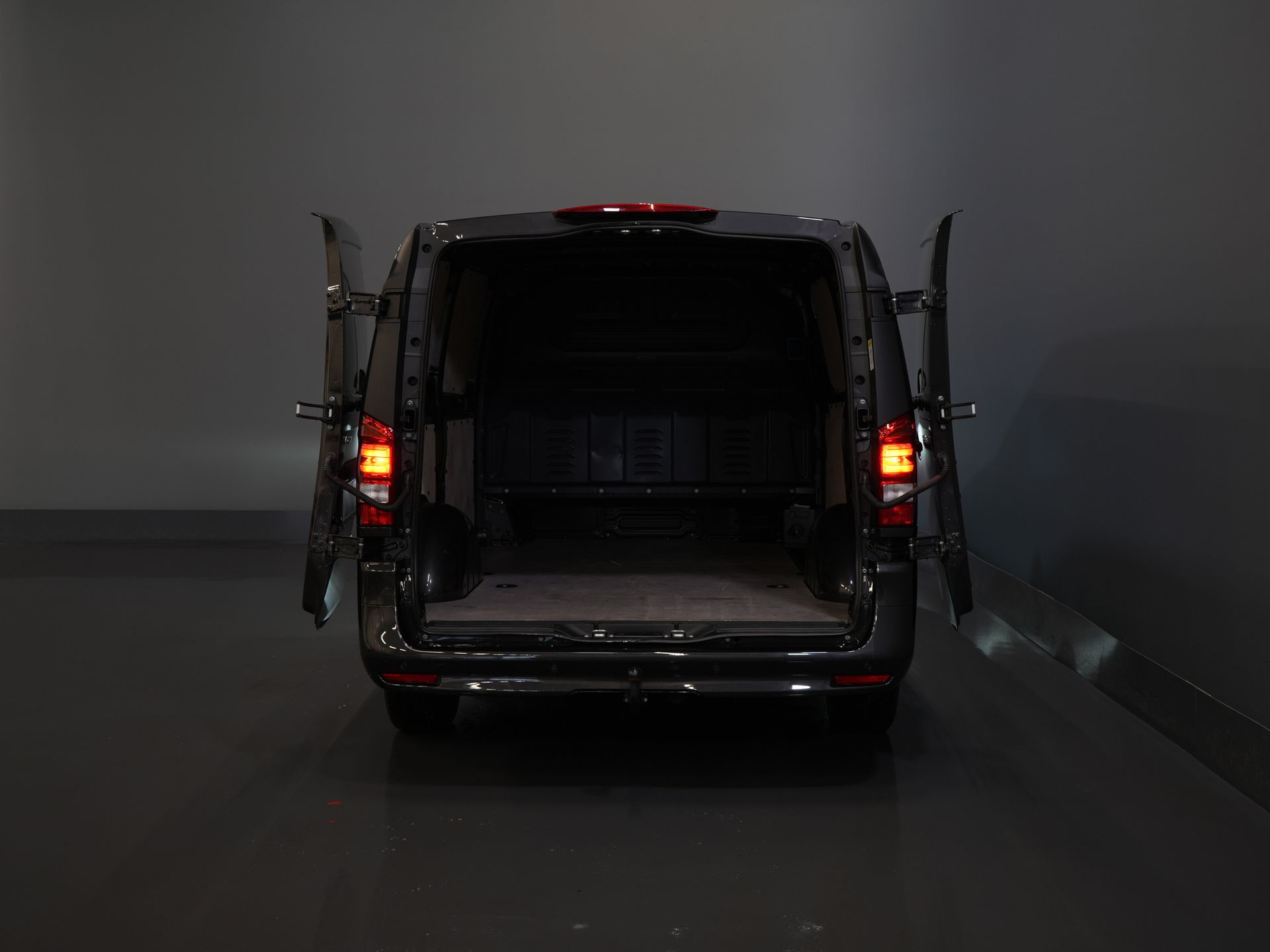 Mercedes-Benz Vito Bestelbus 119 CDI Aut. L2 LED/ 2.5t Trekverm./ 270Gr.Deuren/ Stoelverw./ Carplay/ Camera/ Trekhaak/ Cruise/ PDC/ DAB 4