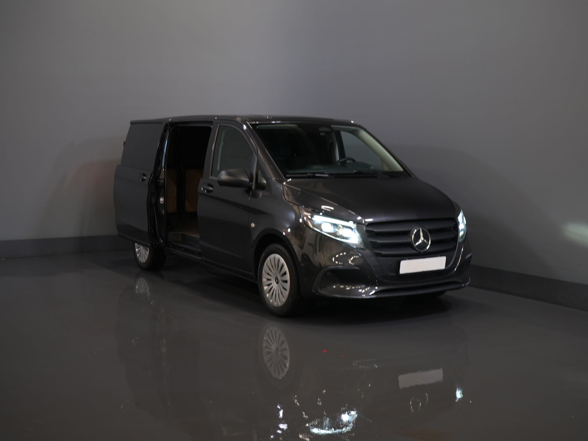 Mercedes-Benz Vito Bestelbus 119 CDI Aut. L2 LED/ 2.5t Trekverm./ 270Gr.Deuren/ Stoelverw./ Carplay/ Camera/ Trekhaak/ Cruise/ PDC/ DAB 8