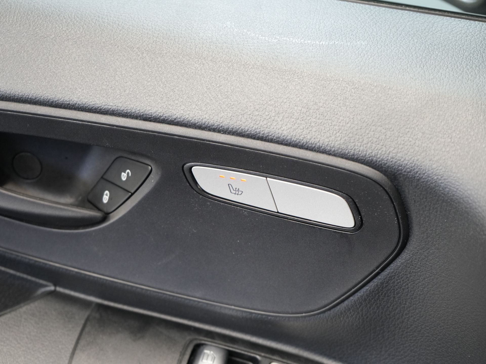 Mercedes-Benz Vito Bestelbus 116 CDI Aut. L3 LED/ 2.5t Trekverm./ 270Gr.Deuren/ Stoelverw./ Carplay/ Camera/ Trekhaak/ Cruise/ PDC/ DAB 17