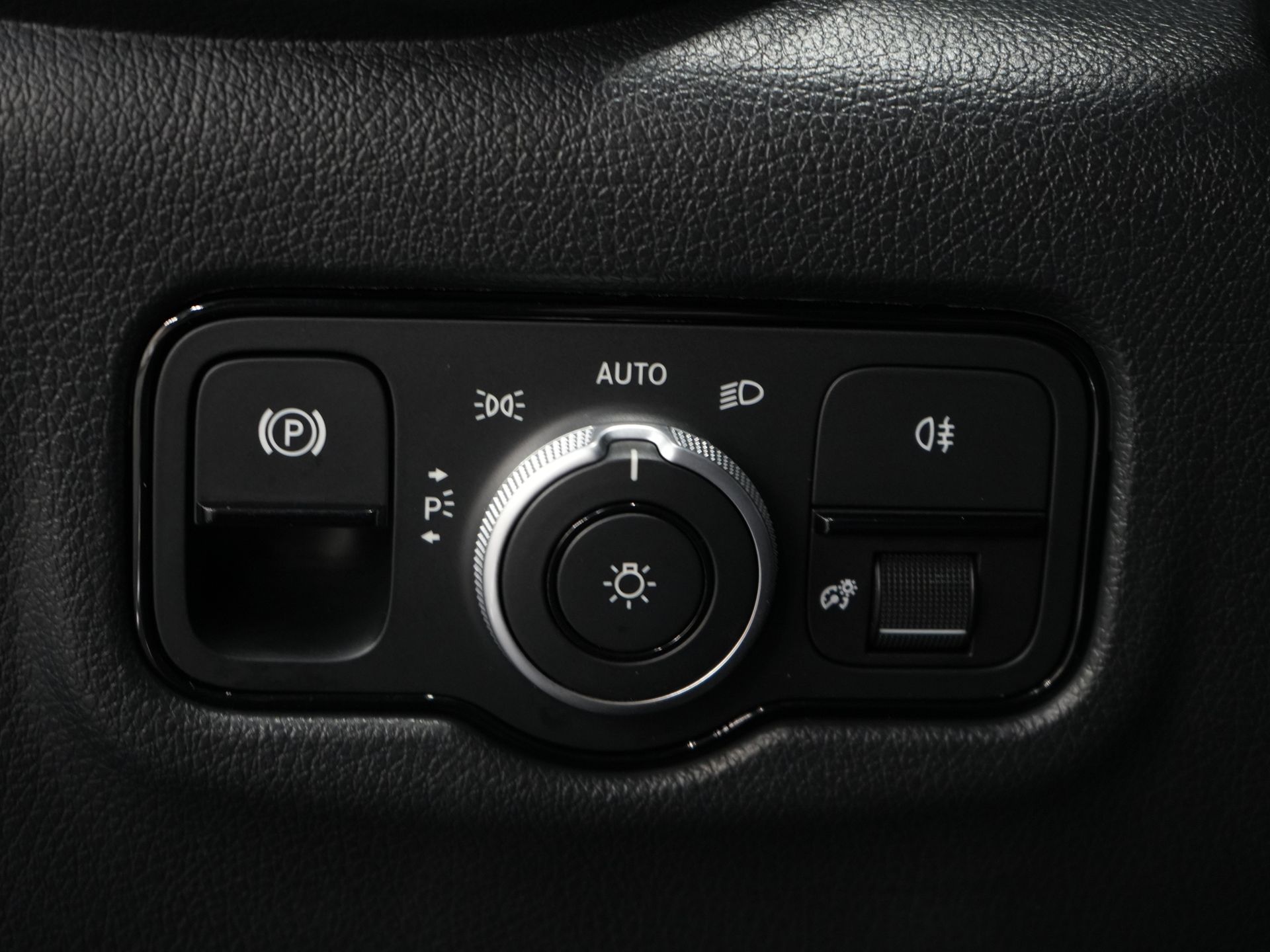 Mercedes-Benz Vito Bestelbus 116 CDI Aut. L3 LED/ 2.5t Trekverm./ 270Gr.Deuren/ Stoelverw./ Carplay/ Camera/ Trekhaak/ Cruise/ PDC/ DAB 18