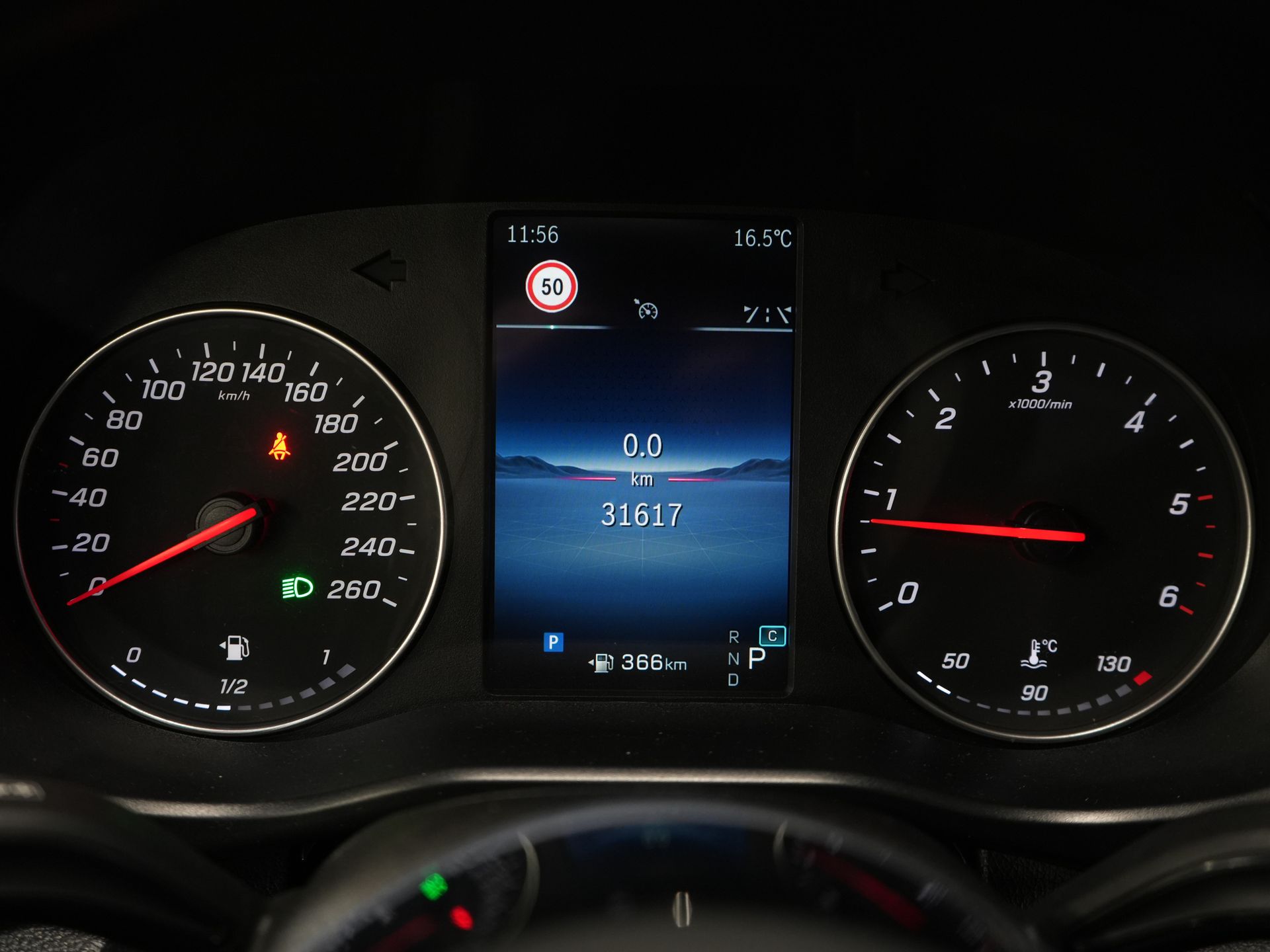 Mercedes-Benz Vito Bestelbus 116 CDI Aut. L3 LED/ 2.5t Trekverm./ 270Gr.Deuren/ Stoelverw./ Carplay/ Camera/ Trekhaak/ Cruise/ PDC/ DAB 20