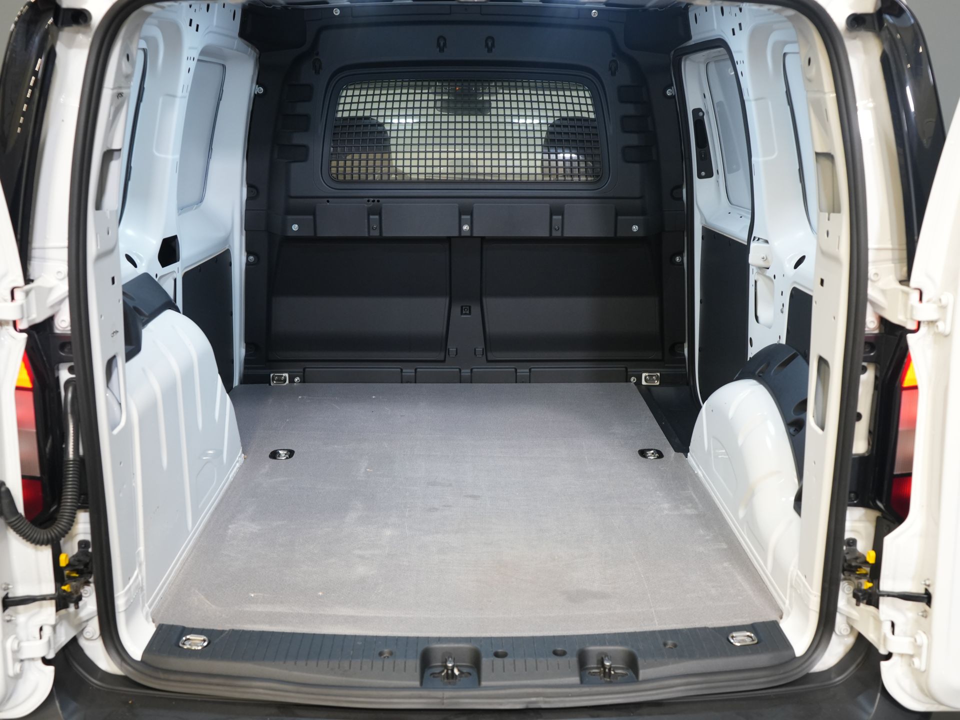 Volkswagen Caddy Cargo Bestelbus 1.5 TSI 115 pk DSG Aut. BENZINE LED/ Adapt.Cruise/ Stoelverw/ Navi/ Camera/ PDC/ Climate/ Trekhaak 14