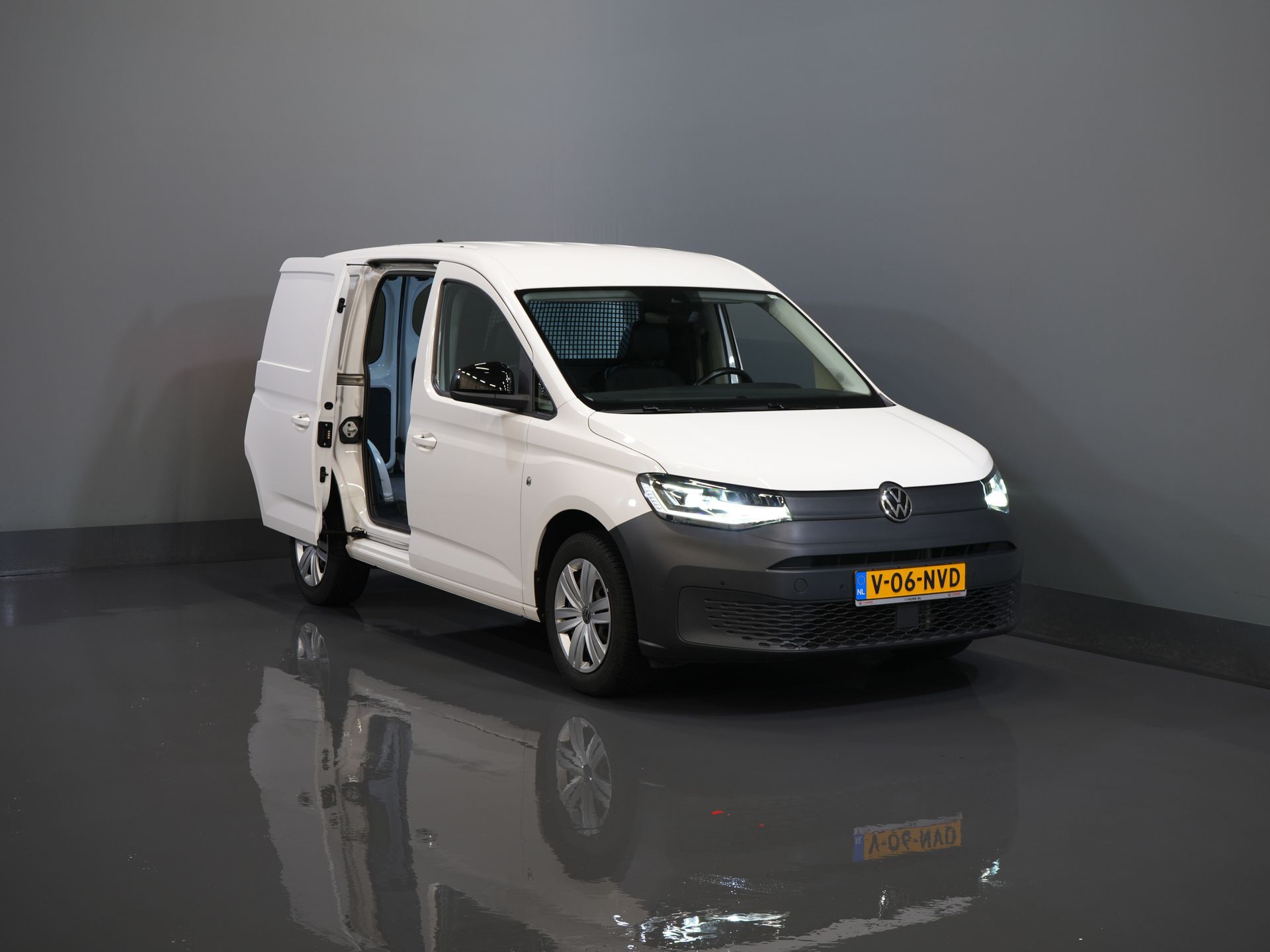 Volkswagen Caddy Cargo Bestelbus 1.5 TSI 115 pk DSG Aut. BENZINE LED/ Adapt.Cruise/ Stoelverw/ Navi/ Camera/ PDC/ Climate/ Trekhaak 8