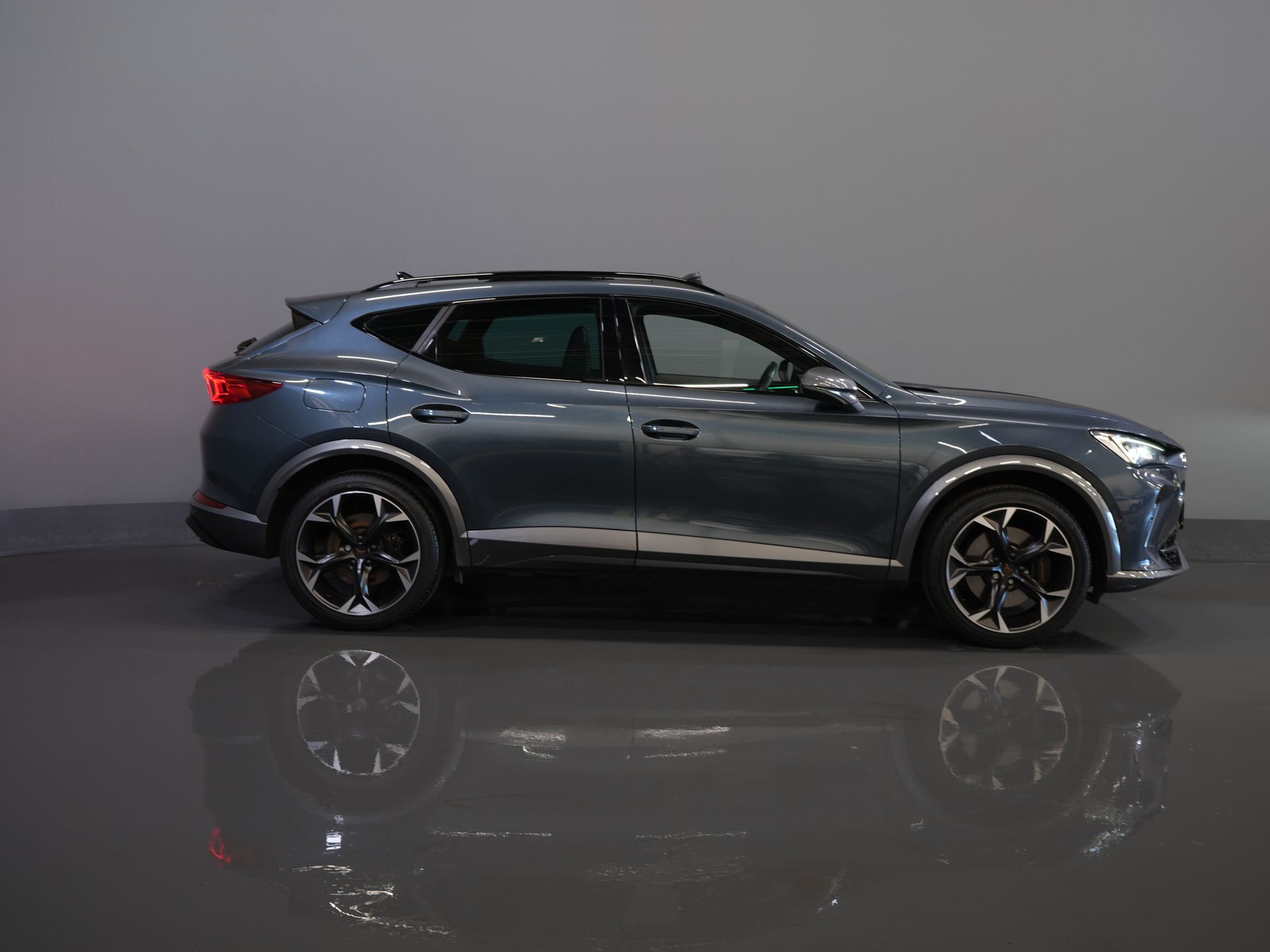 CUPRA Formentor SUV 1.4 e-Hybrid 245 pk VZ Performance Edition Pano/ Elek.Trekhaak/ Elek.Klep/ Mem.Stoel/ Matrix/ Adapt. Cruise/ Carplay/ Camera/ St 10