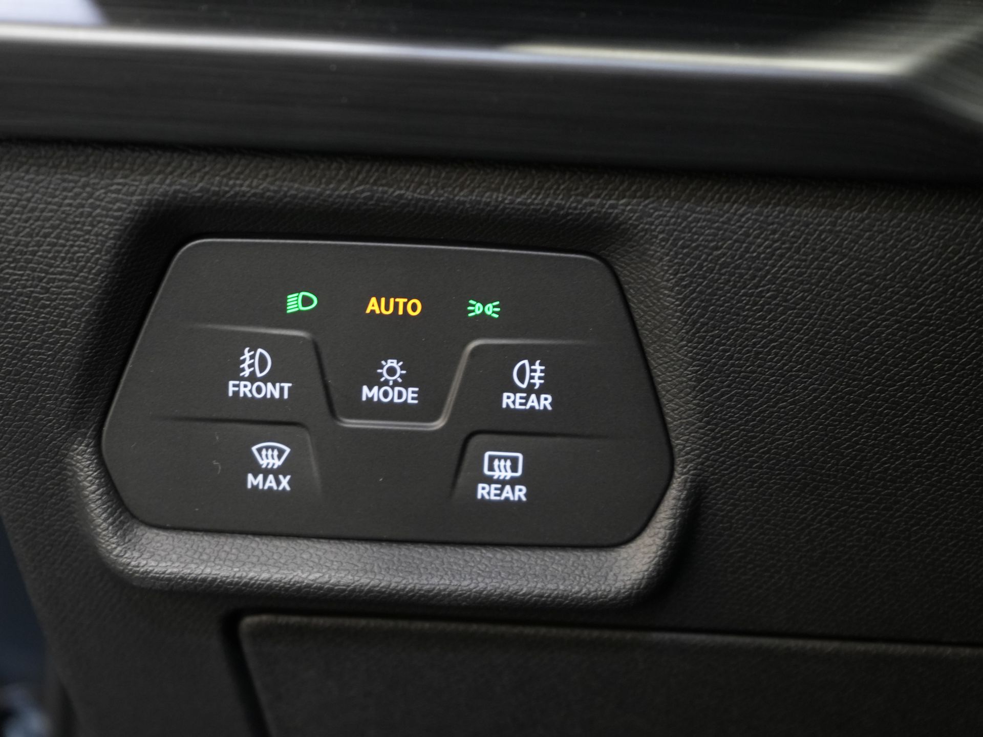 CUPRA Formentor SUV 1.4 e-Hybrid 245 pk VZ Performance Edition Pano/ Elek.Trekhaak/ Elek.Klep/ Mem.Stoel/ Matrix/ Adapt. Cruise/ Carplay/ Camera/ St 22