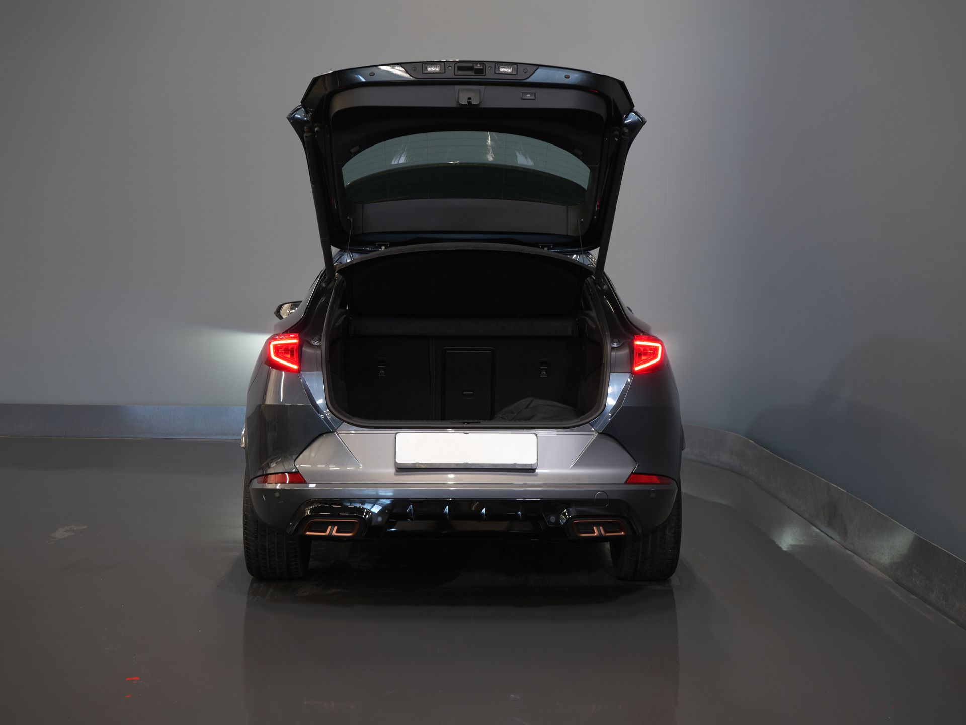 CUPRA Formentor SUV 1.4 e-Hybrid 245 pk VZ Performance Edition Pano/ Elek.Trekhaak/ Elek.Klep/ Mem.Stoel/ Matrix/ Adapt. Cruise/ Carplay/ Camera/ St 4