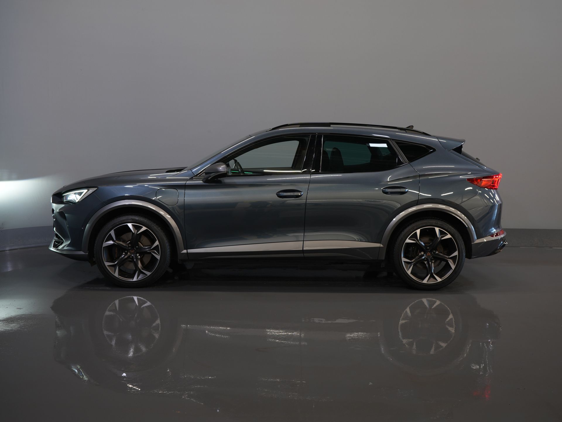 CUPRA Formentor SUV 1.4 e-Hybrid 245 pk VZ Performance Edition Pano/ Elek.Trekhaak/ Elek.Klep/ Mem.Stoel/ Matrix/ Adapt. Cruise/ Carplay/ Camera/ St 9