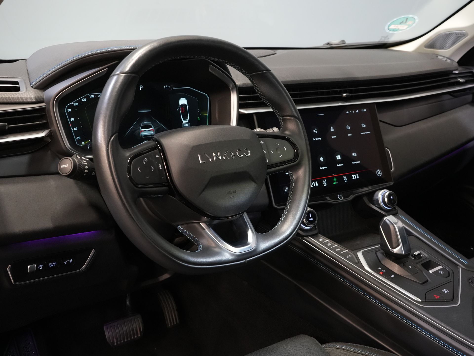 Lynk & Co 01 SUV Pano/ LED/ Adapt.Cruise/ Elek.klep/ Mem.Stoel/ Keyless/ Carplay/ Navi/ Stoelverw./ Climate/ 20'' LMV 13