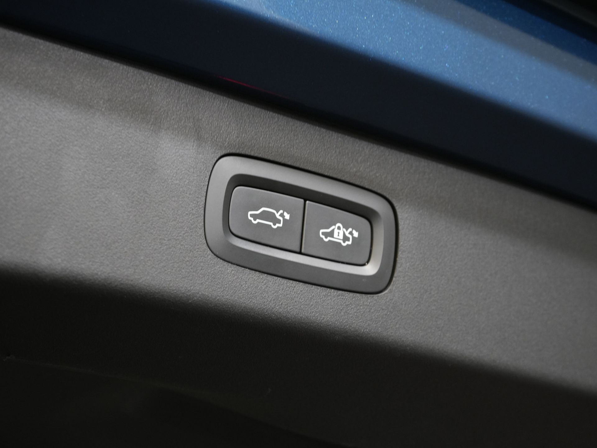 Lynk & Co 01 SUV Pano/ LED/ Adapt.Cruise/ Elek.klep/ Mem.Stoel/ Keyless/ Carplay/ Navi/ Stoelverw./ Climate/ 20'' LMV 16