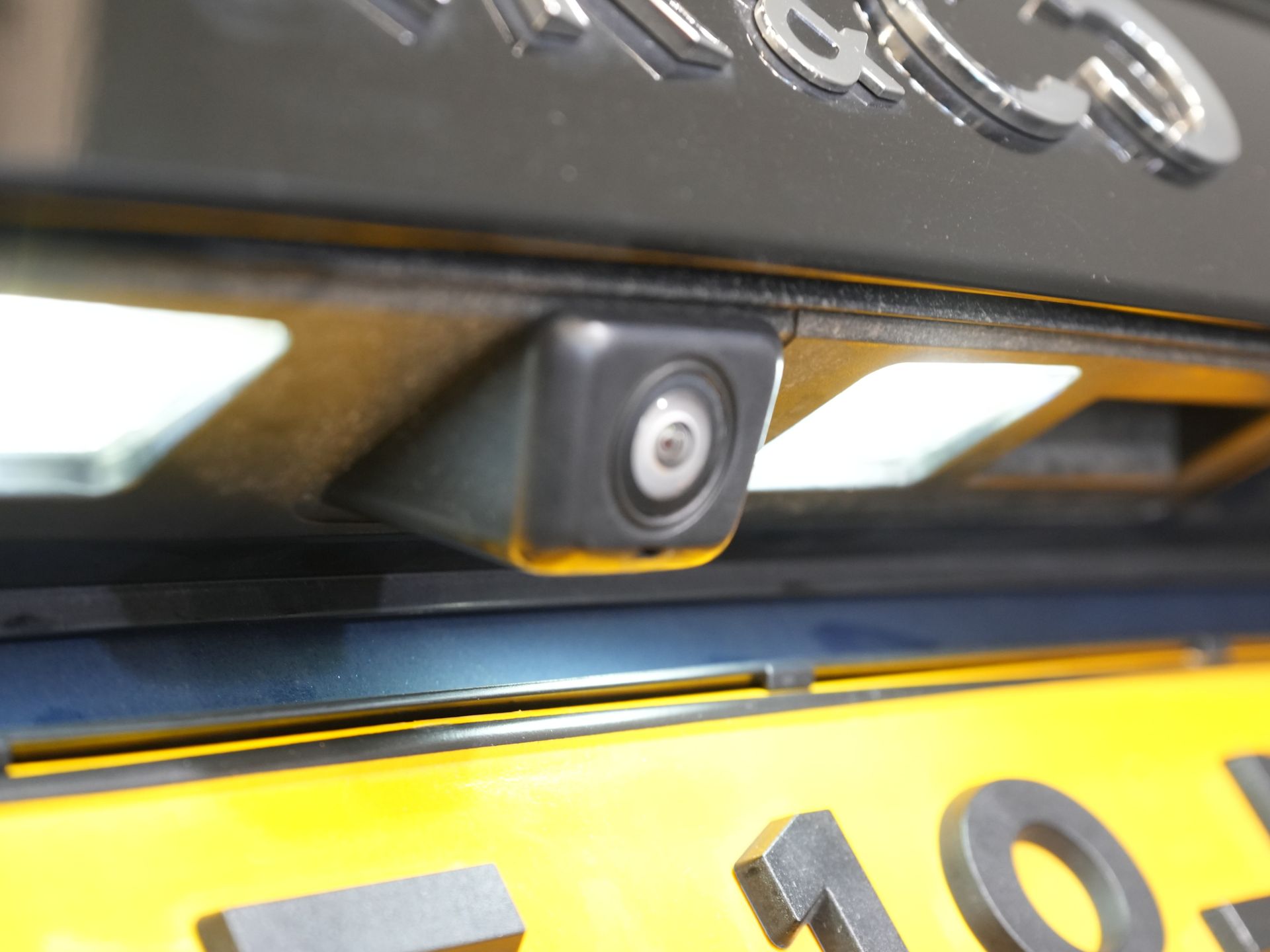 Lynk & Co 01 SUV Pano/ LED/ Adapt.Cruise/ Elek.klep/ Mem.Stoel/ Keyless/ Carplay/ Navi/ Stoelverw./ Climate/ 20'' LMV 17